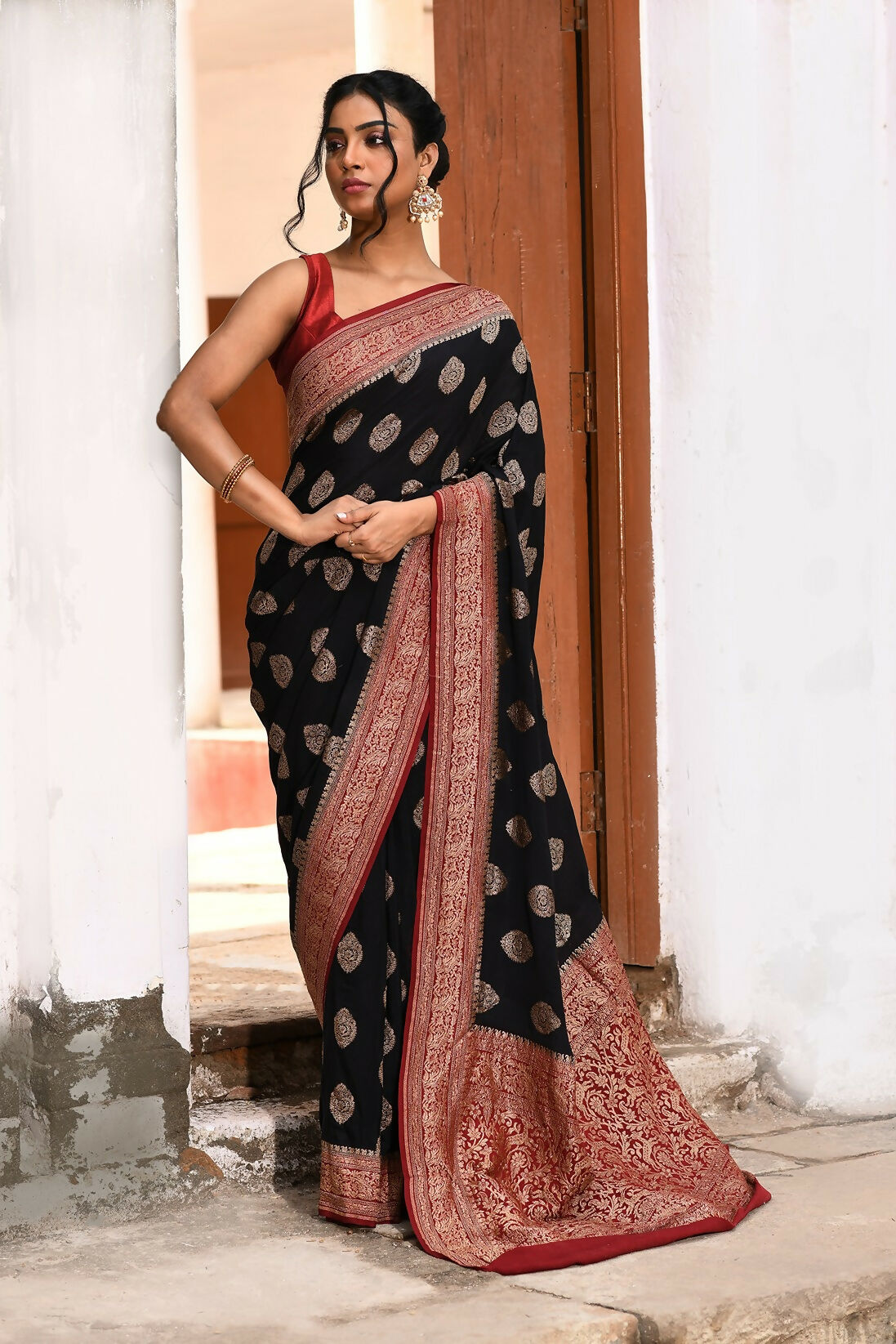 Joban Fashion Black Crepe Chiffon Pure Handloom Banarasi Silk Saree | Swadesiicart