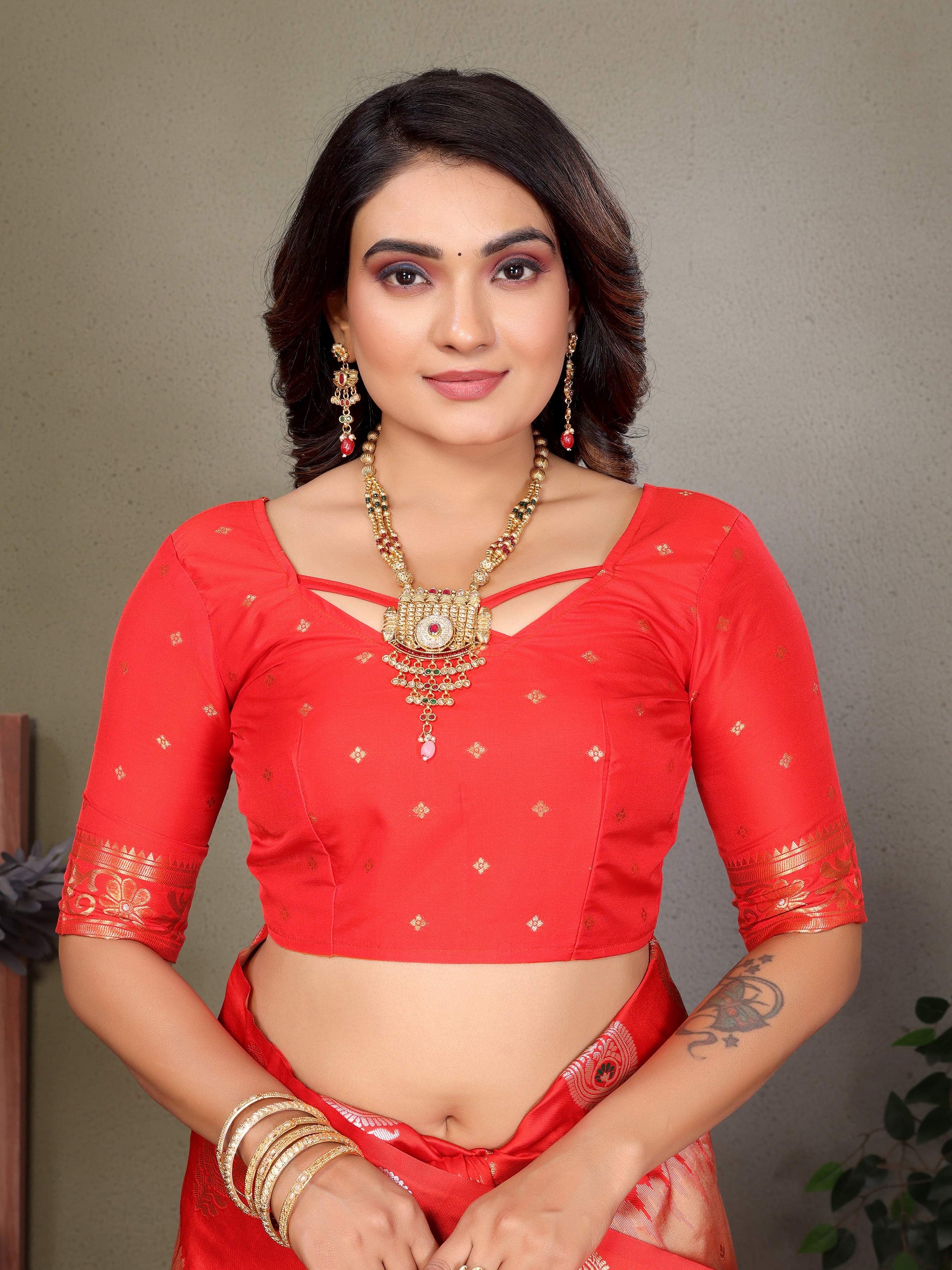 Sonakshi Women's Peach Banarasi Silk Zari Woven Traditional Saree with Blouse | Swadesiicart
