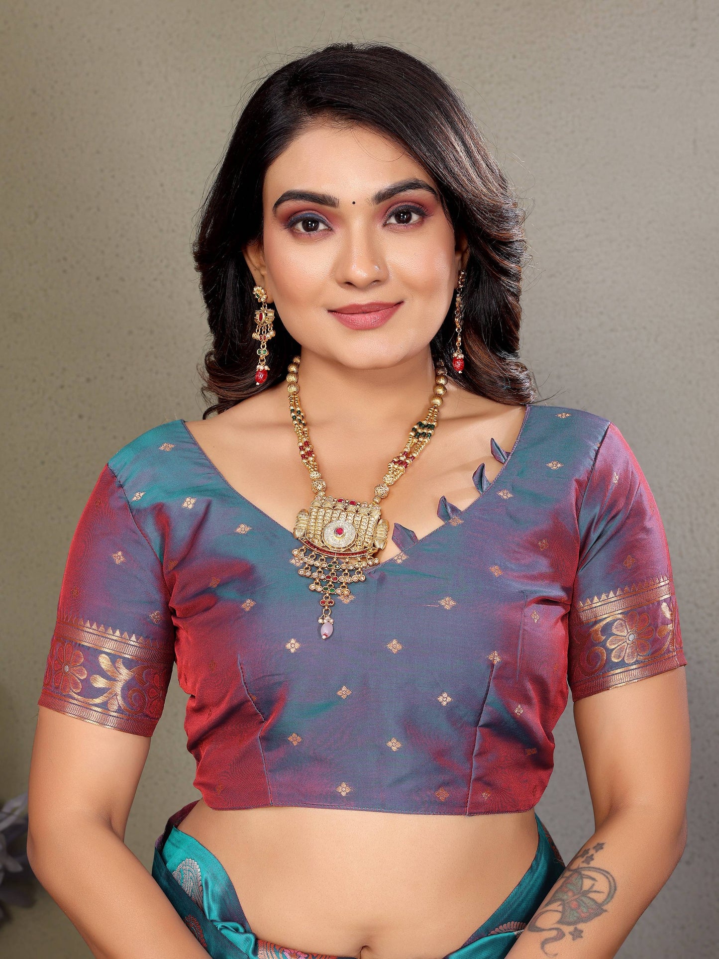 Sonakshi Women's Babypink Banarasi Silk Zari Woven Traditional Saree with Blouse | Swadesiicart