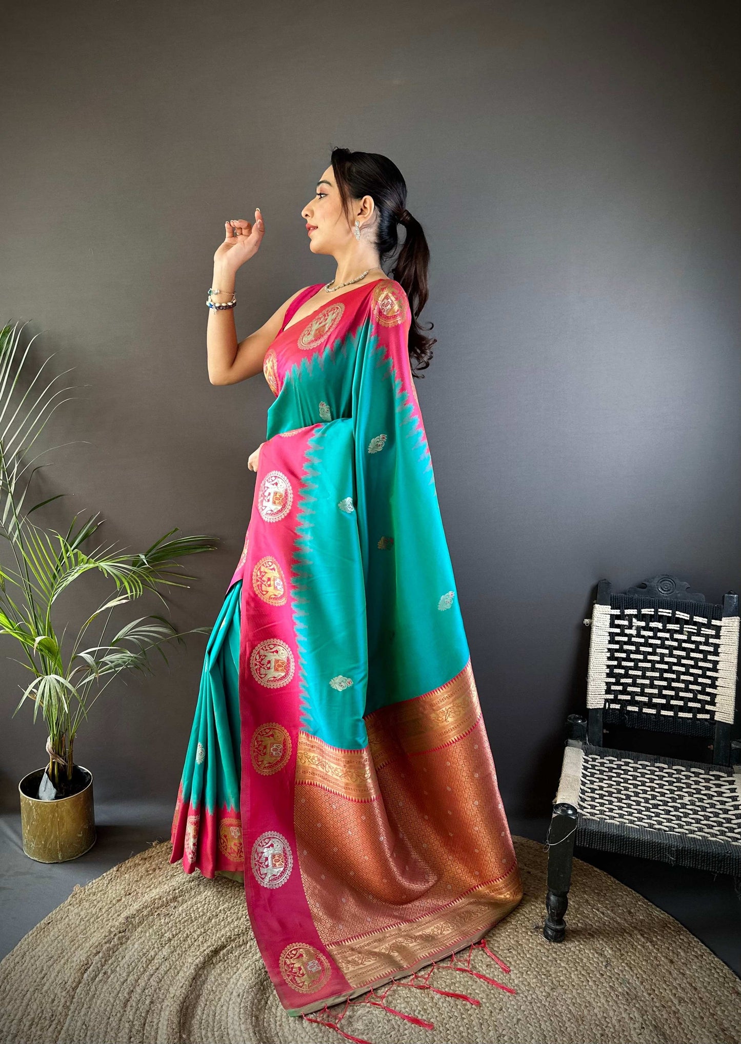 Sonakshi Women's Seagreen Banarasi Silk Zari Woven Traditional Saree with Blouse | Swadesiicart