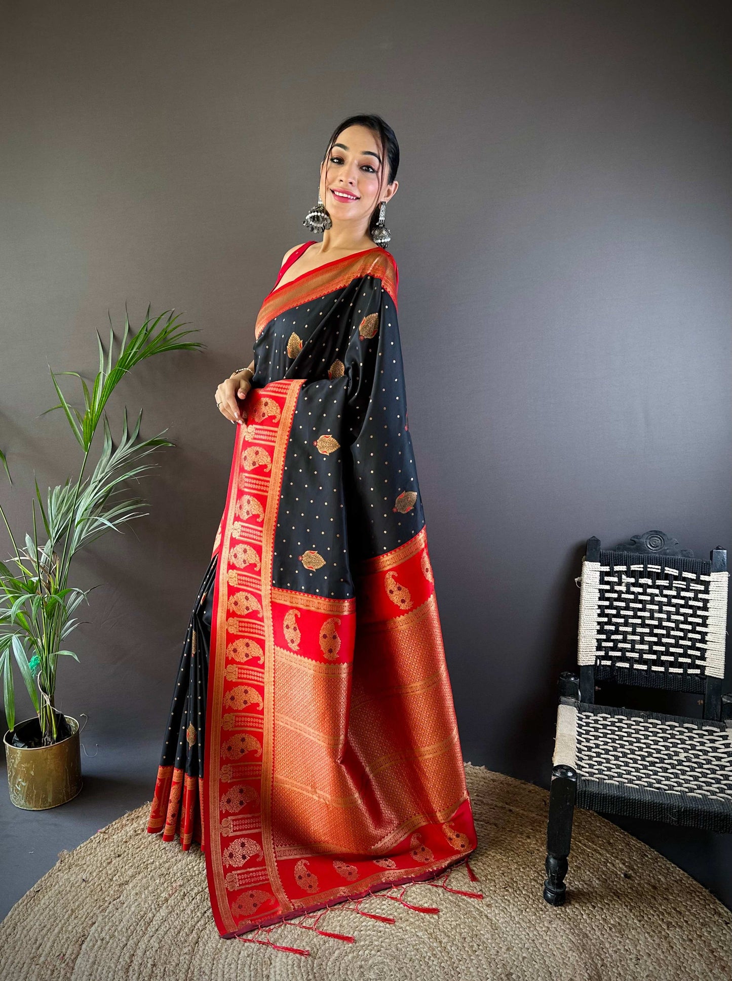 Sonakshi Women's Black Banarasi Silk Zari Woven Traditional Saree with Blouse | Swadesiicart