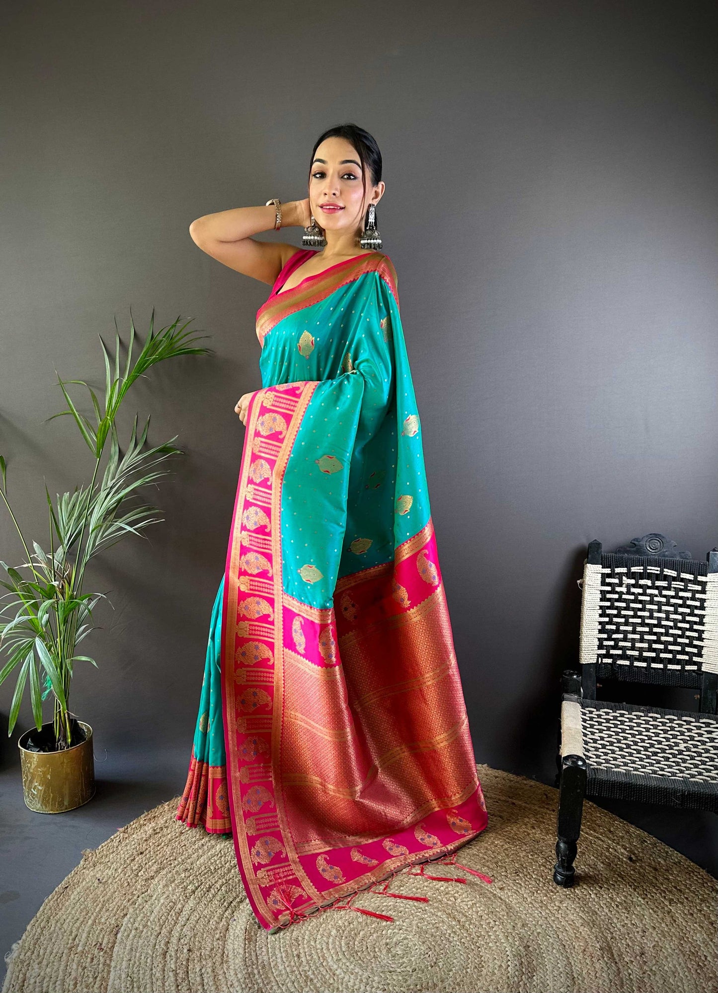 Sonakshi Women's Seagreen Banarasi Silk Zari Woven Traditional Saree with Blouse | Swadesiicart