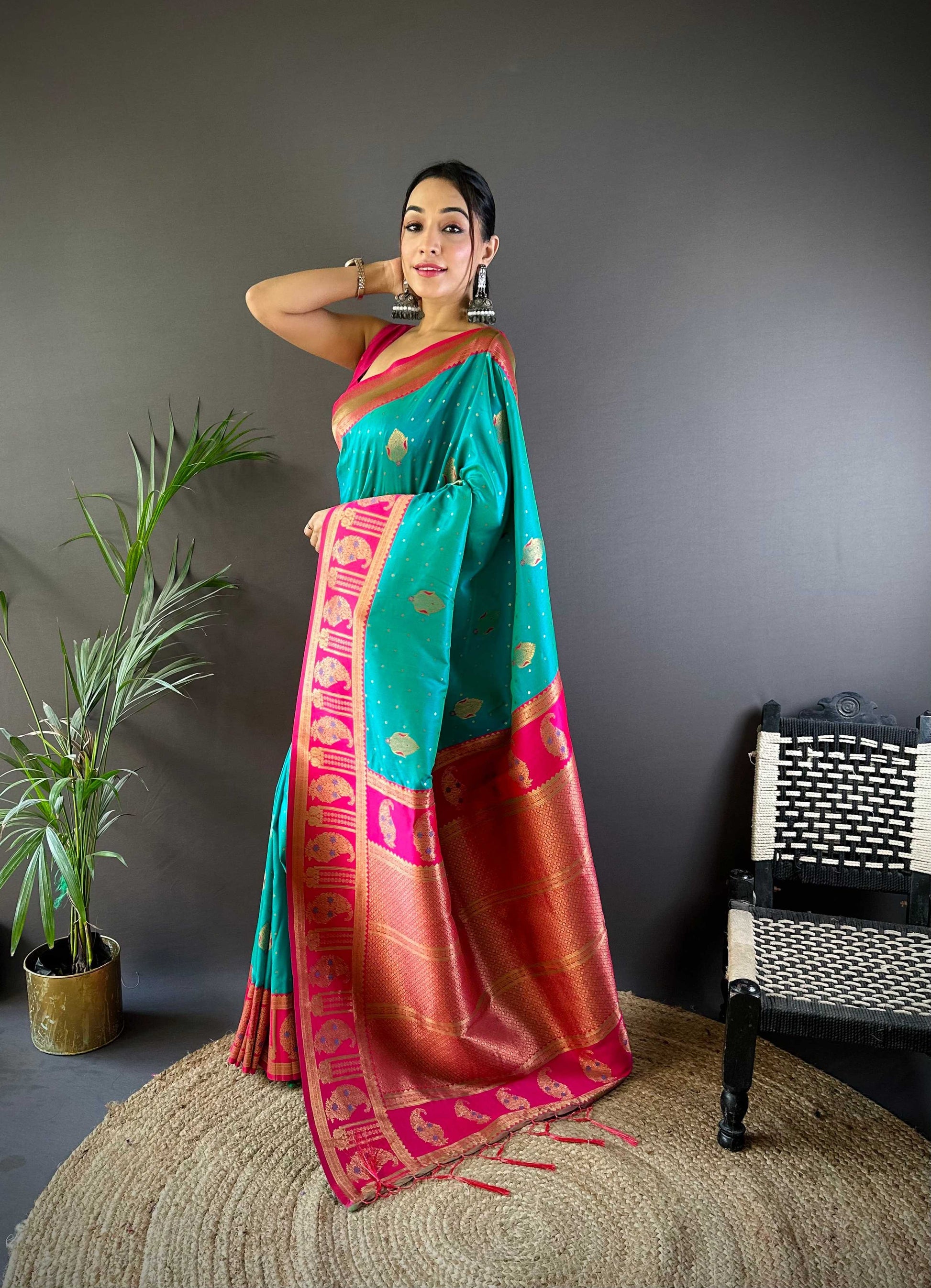 Sonakshi Women's Seagreen Banarasi Silk Zari Woven Traditional Saree with Blouse | Swadesiicart