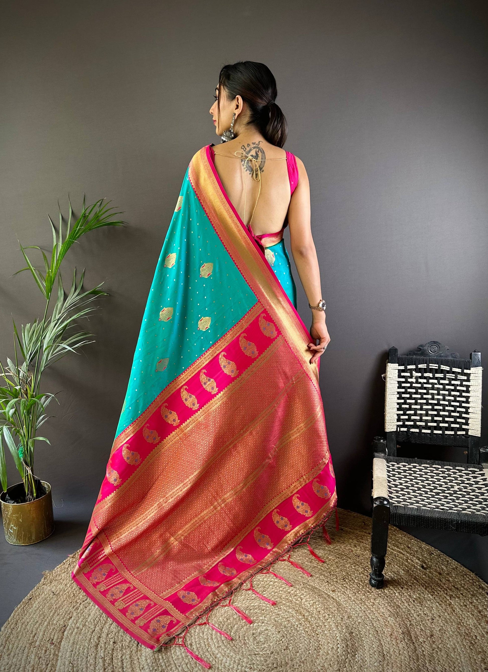 Sonakshi Women's Seagreen Banarasi Silk Zari Woven Traditional Saree with Blouse | Swadesiicart