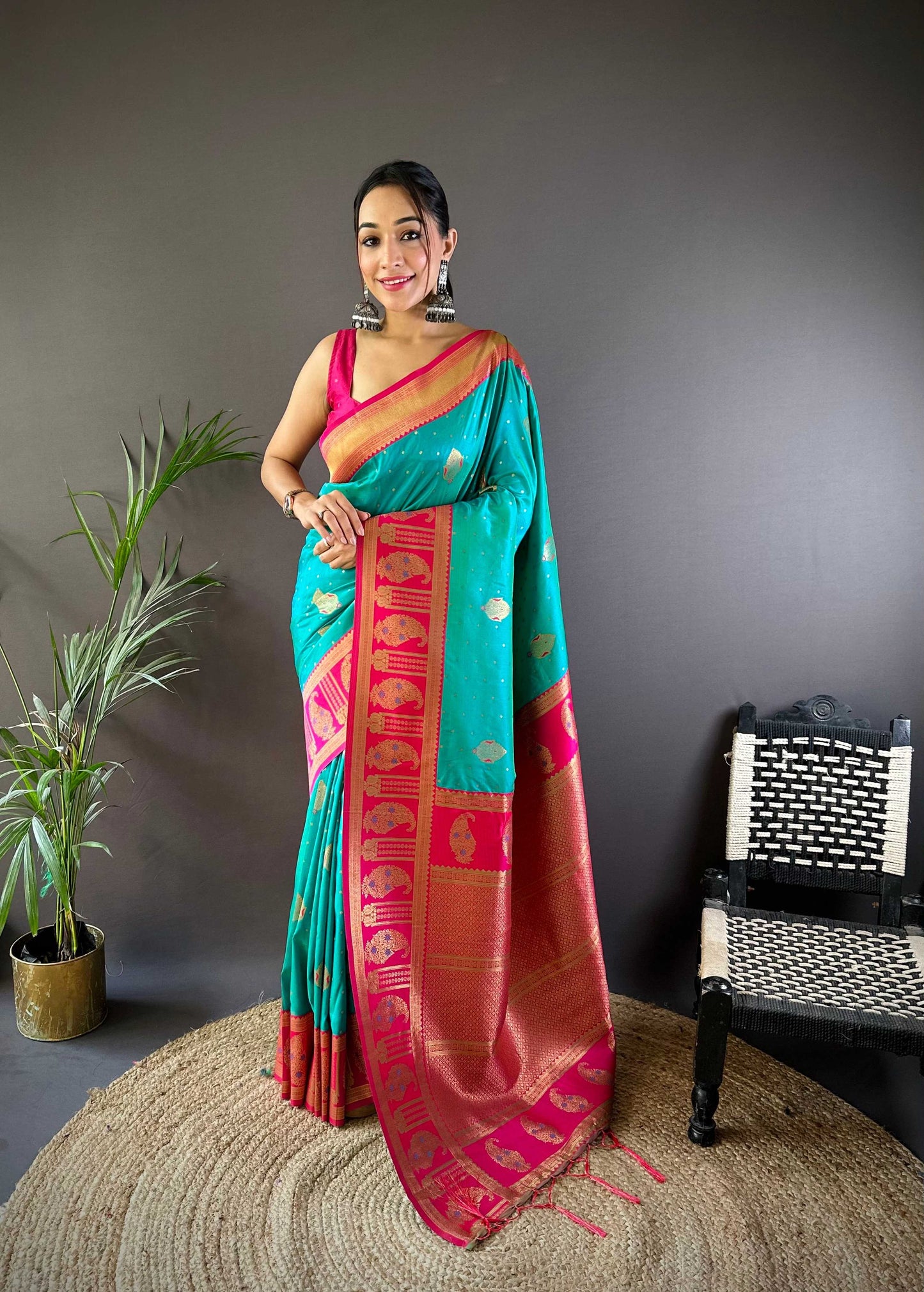 Sonakshi Women's Seagreen Banarasi Silk Zari Woven Traditional Saree with Blouse | Swadesiicart