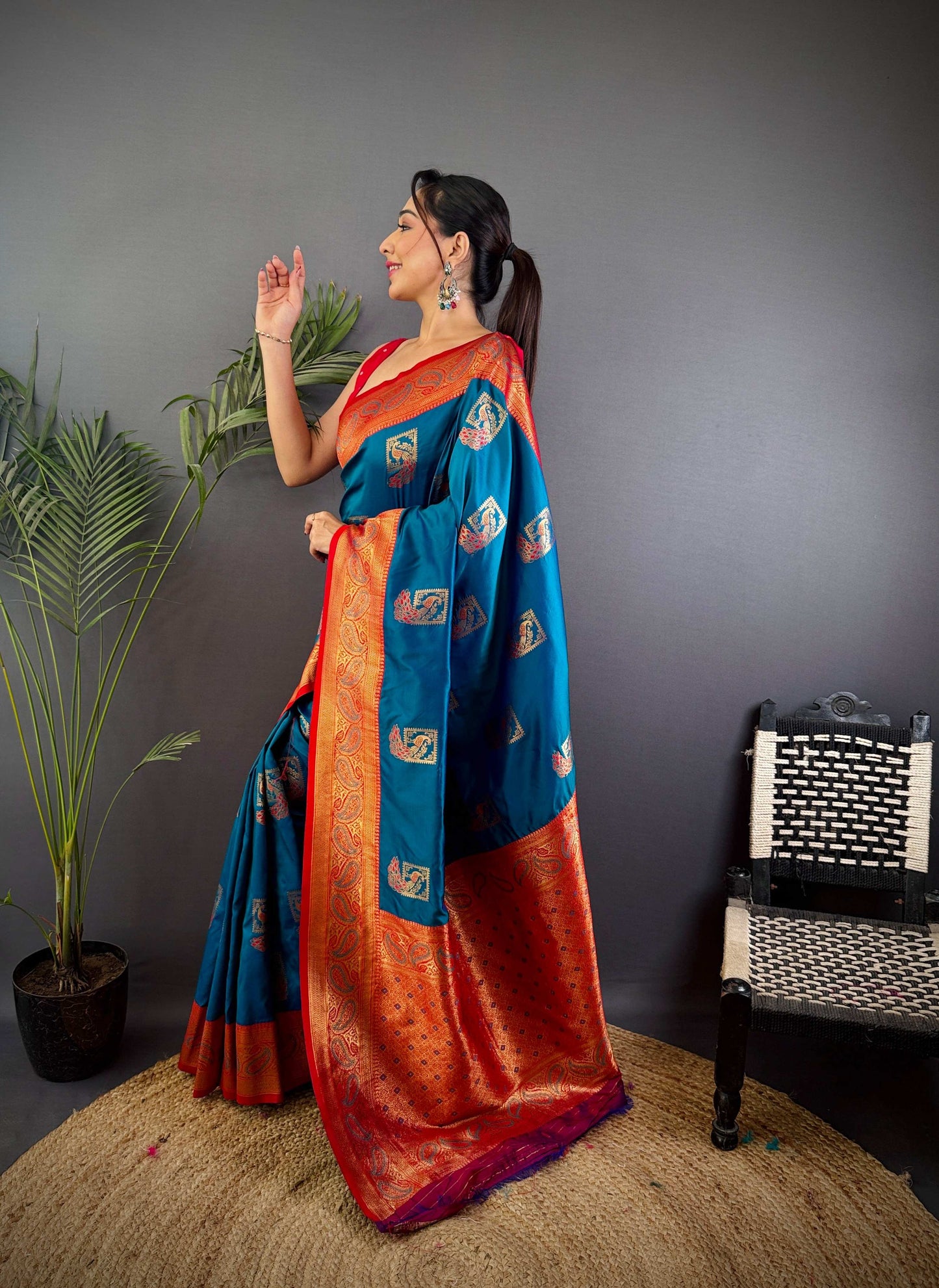 Sonakshi Women's Seagreen Banarasi Silk Zari Woven Traditional Saree with Blouse | Swadesiicart