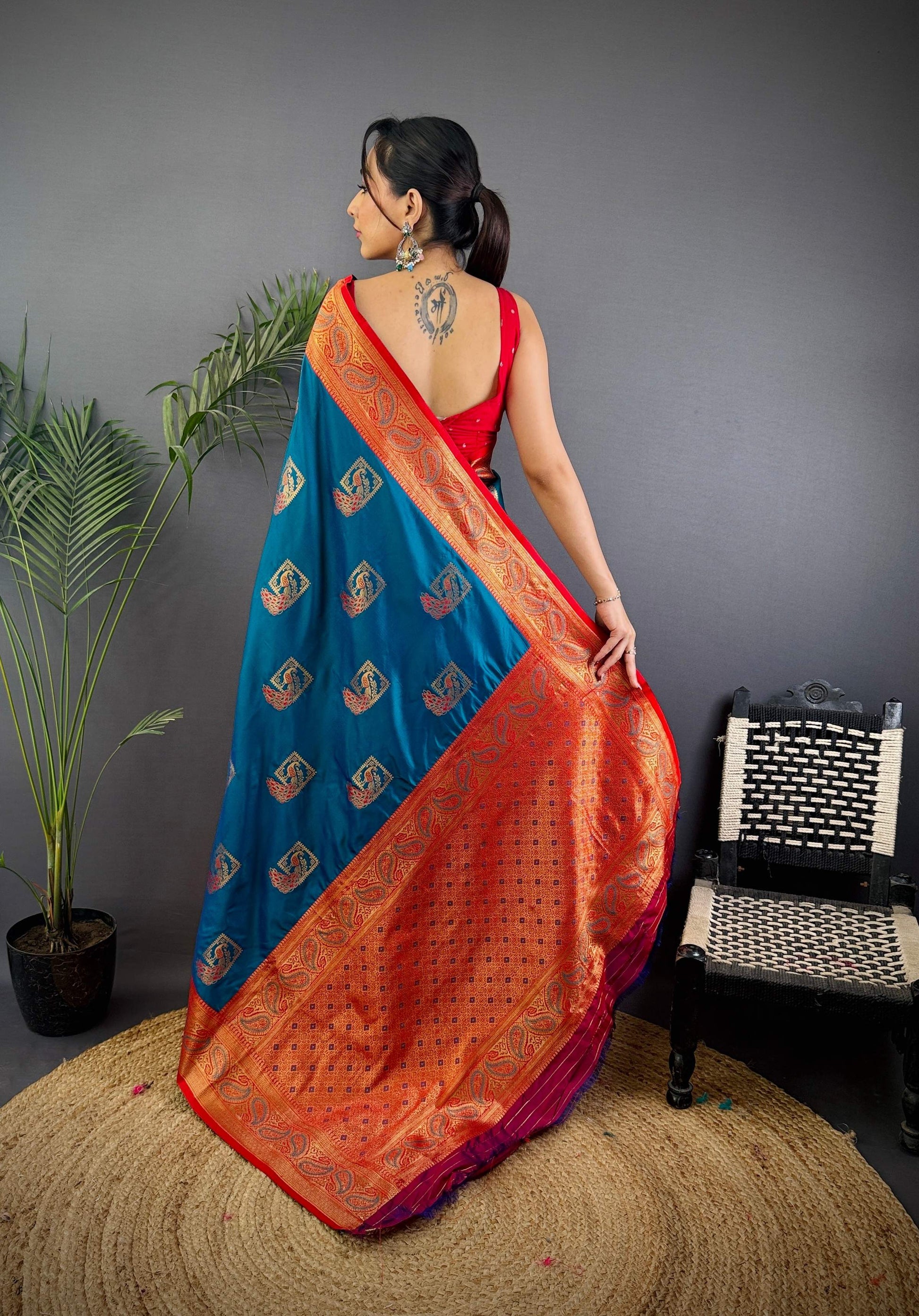 Sonakshi Women's Seagreen Banarasi Silk Zari Woven Traditional Saree with Blouse | Swadesiicart