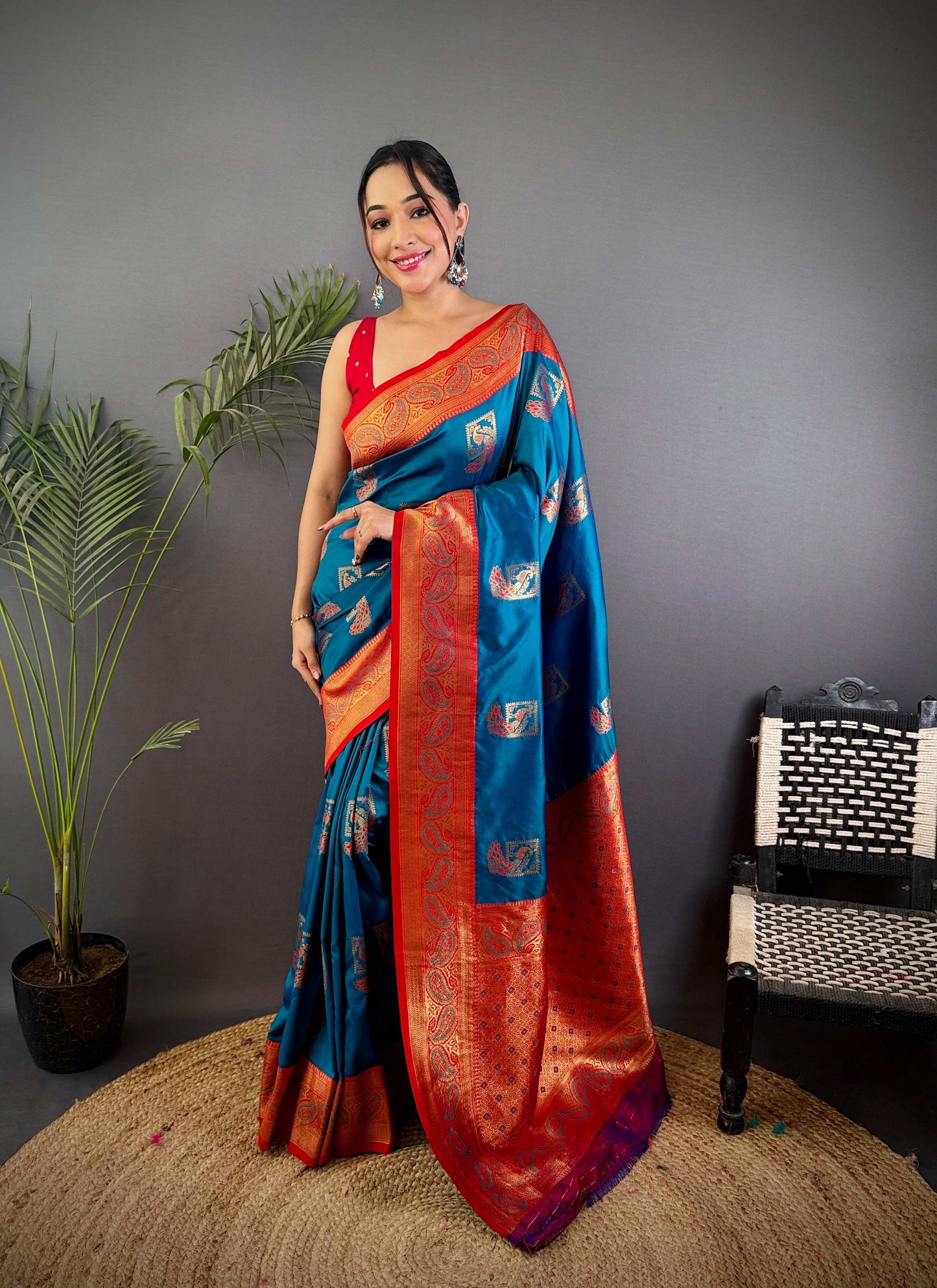 Sonakshi Women's Seagreen Banarasi Silk Zari Woven Traditional Saree with Blouse | Swadesiicart