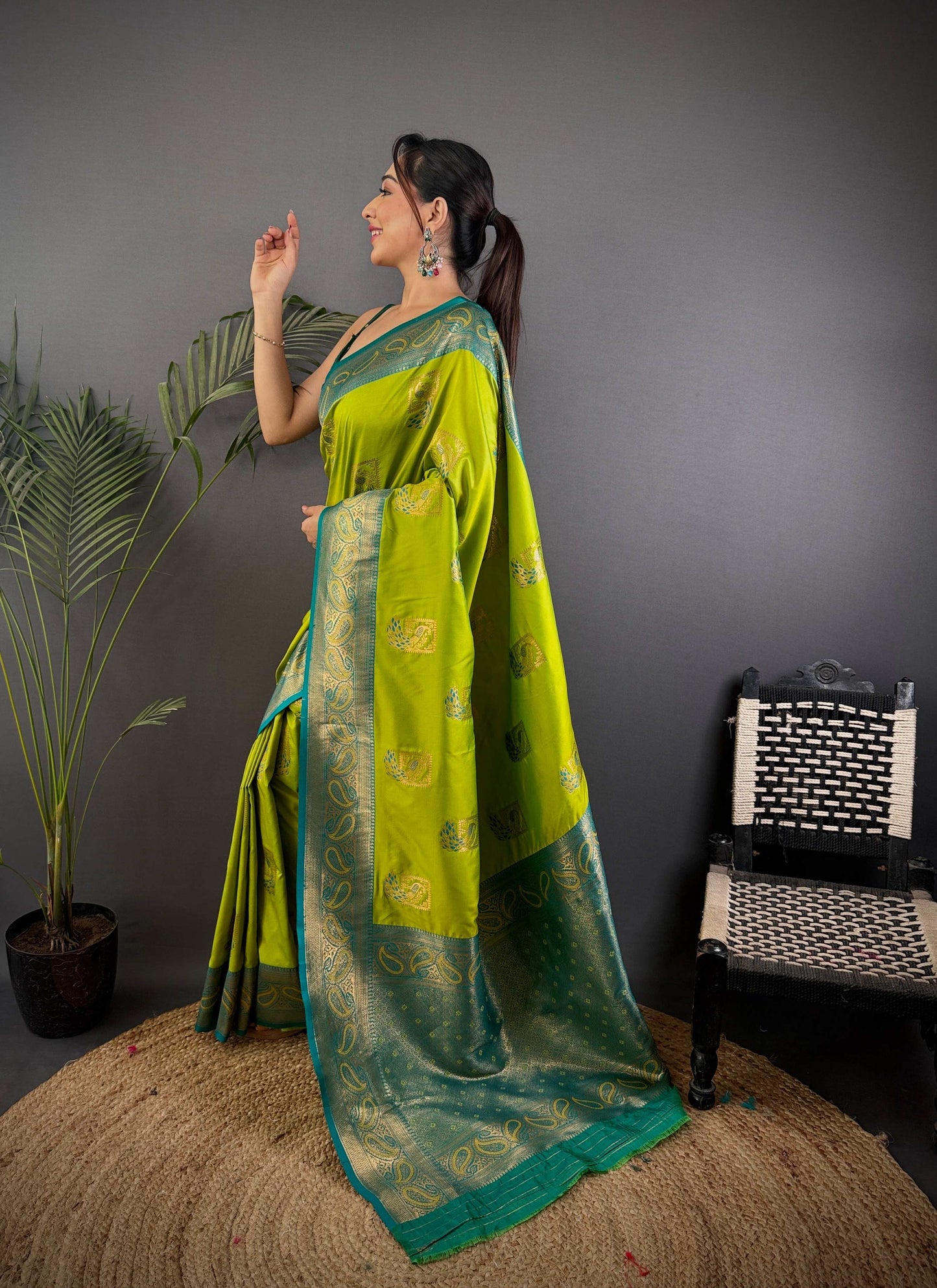 Sonakshi Women's Parrot Banarasi Silk Zari Woven Traditional Saree with Blouse | Swadesiicart