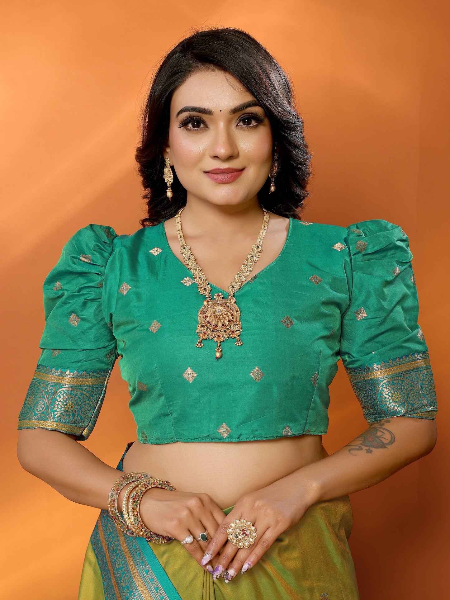 Sonakshi Women's Parrot Banarasi Silk Zari Woven Traditional Saree with Blouse | Swadesiicart