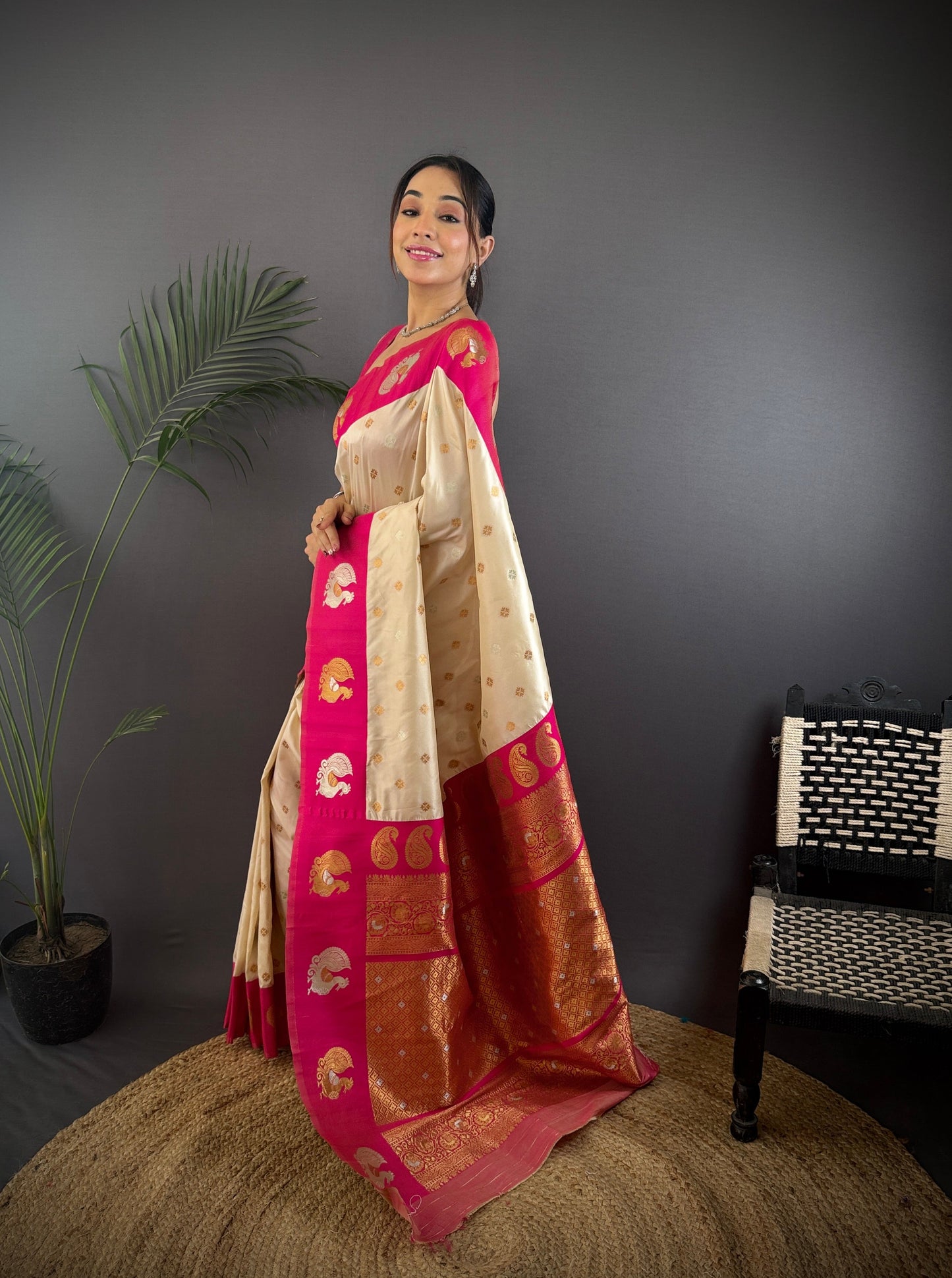 Sonakshi Women's White Banarasi Silk Zari Weaving Saree with Blouse | Swadesiicart