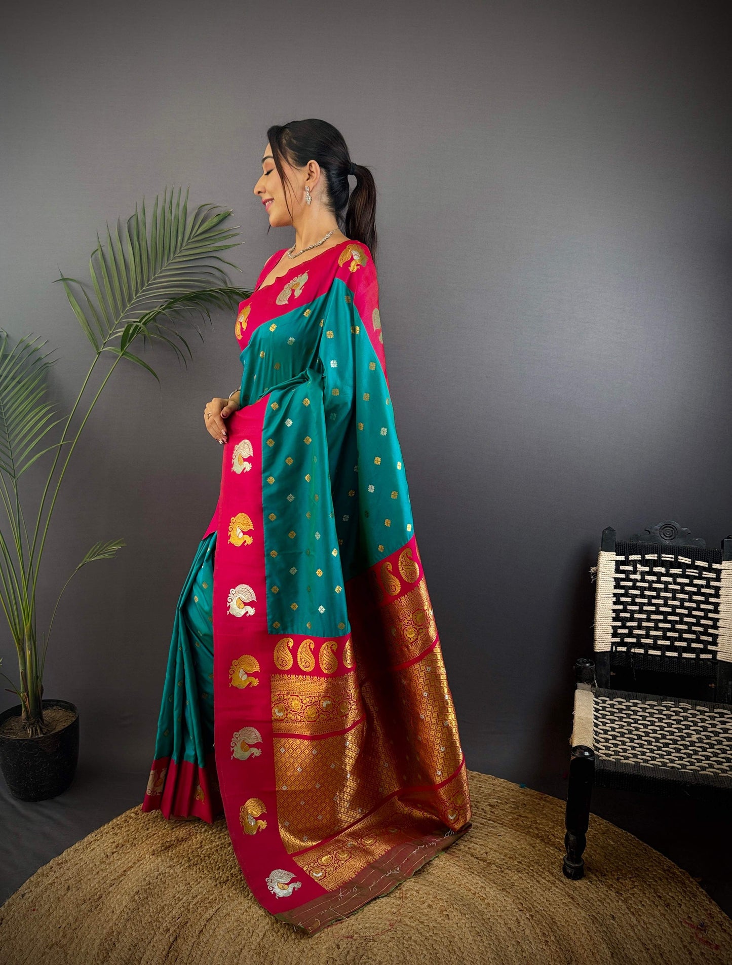 Sonakshi Women's Seagreen Banarasi Silk Zari Weaving Saree with Blouse | Swadesiicart