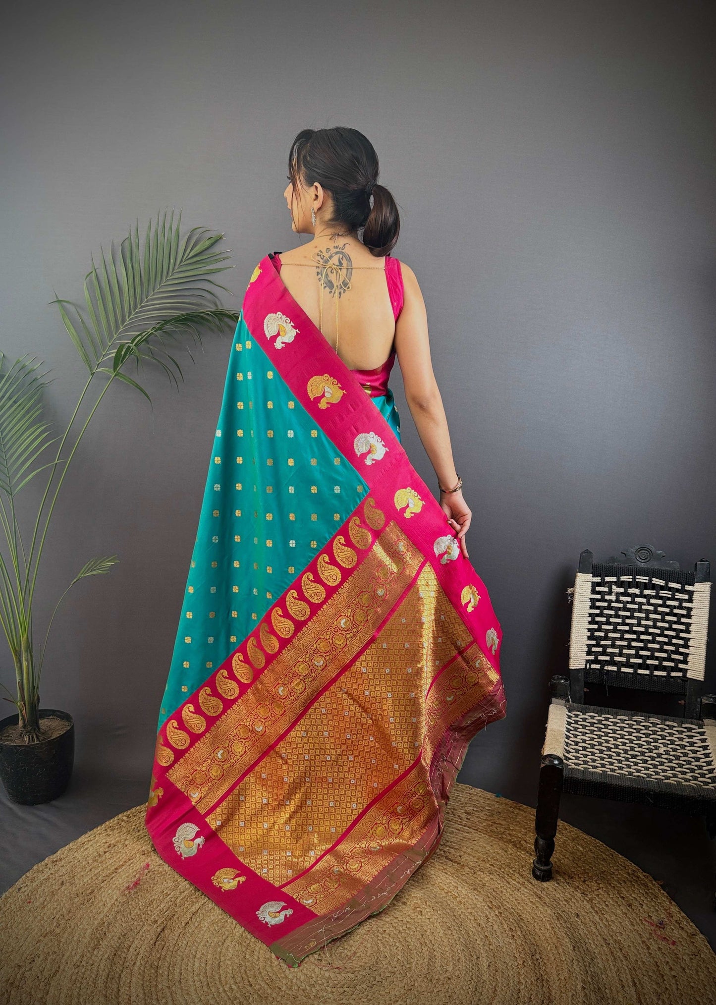 Sonakshi Women's Seagreen Banarasi Silk Zari Weaving Saree with Blouse | Swadesiicart