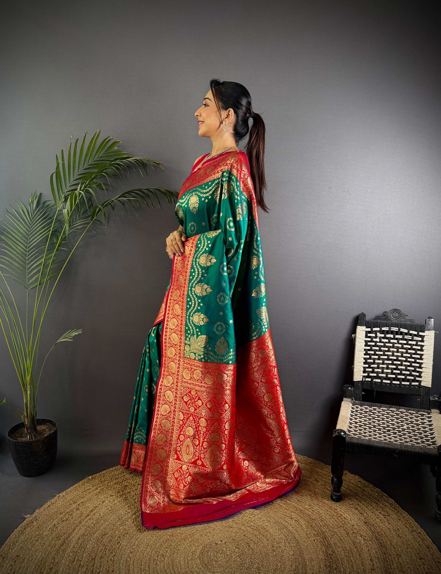 Sonakshi Women's Seagreen Banarasi Silk Zari Weaving Saree with Blouse | Swadesiicart
