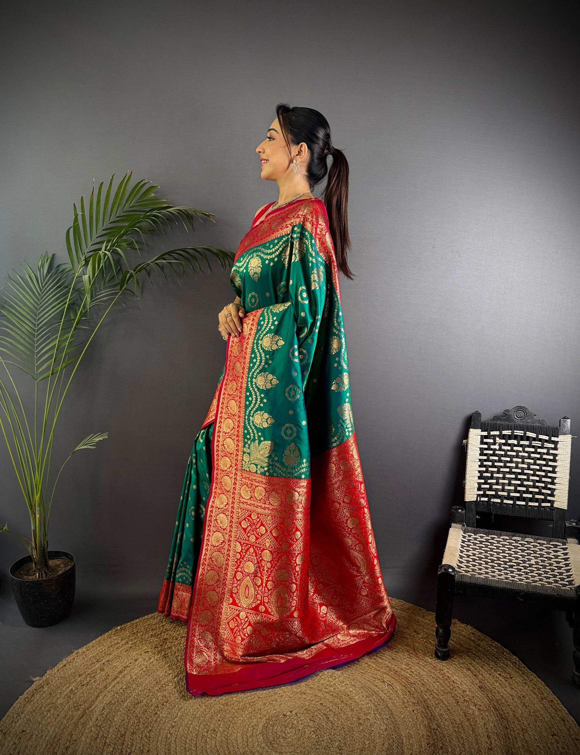 Sonakshi Women's Seagreen Banarasi Silk Zari Weaving Saree with Blouse | Swadesiicart