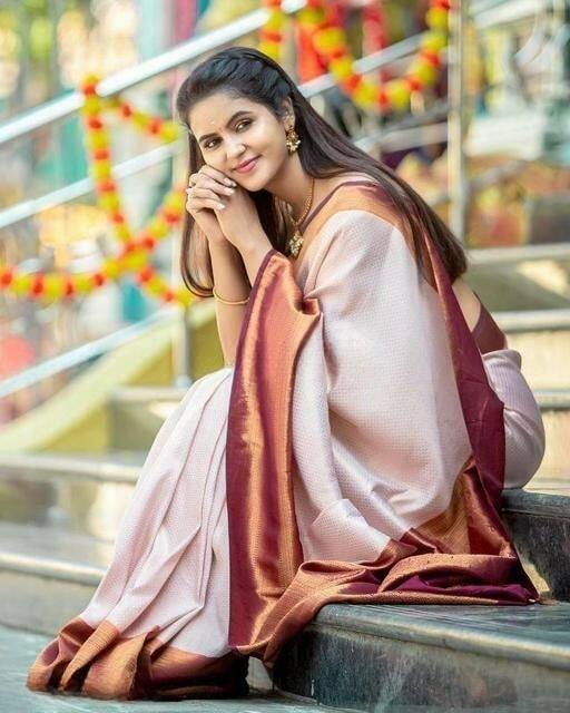 Vamika Weaving Banarasi Jacquard chiku Kanjivaram Saree | Swadesiicart