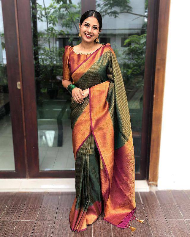 Vamika Weaving Banarasi Jacquard Green Kanjivaram Saree | Swadesiicart