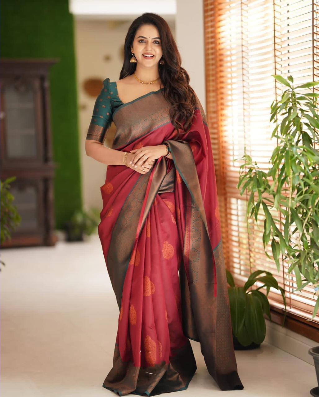 Vamika Weaving Banarasi Jacquard red Kanjivaram Saree | Swadesiicart