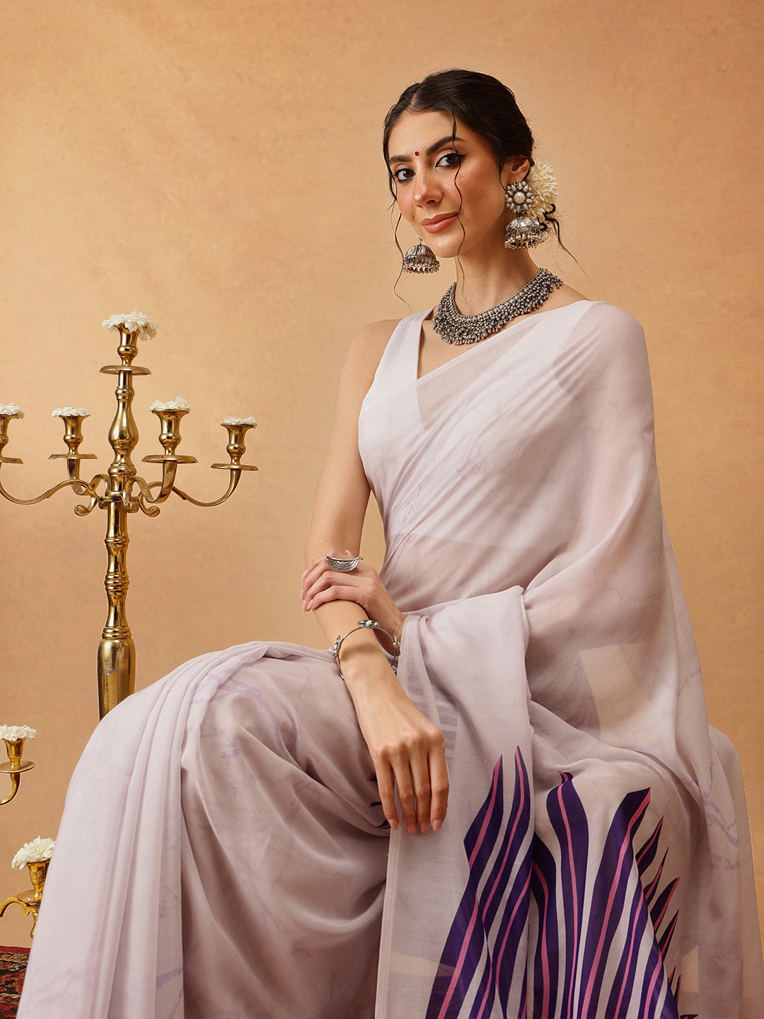 Hiral Fashion Off White Bollywood Mul Cotton Abstract Digital Printed Saree | Swadesiicart