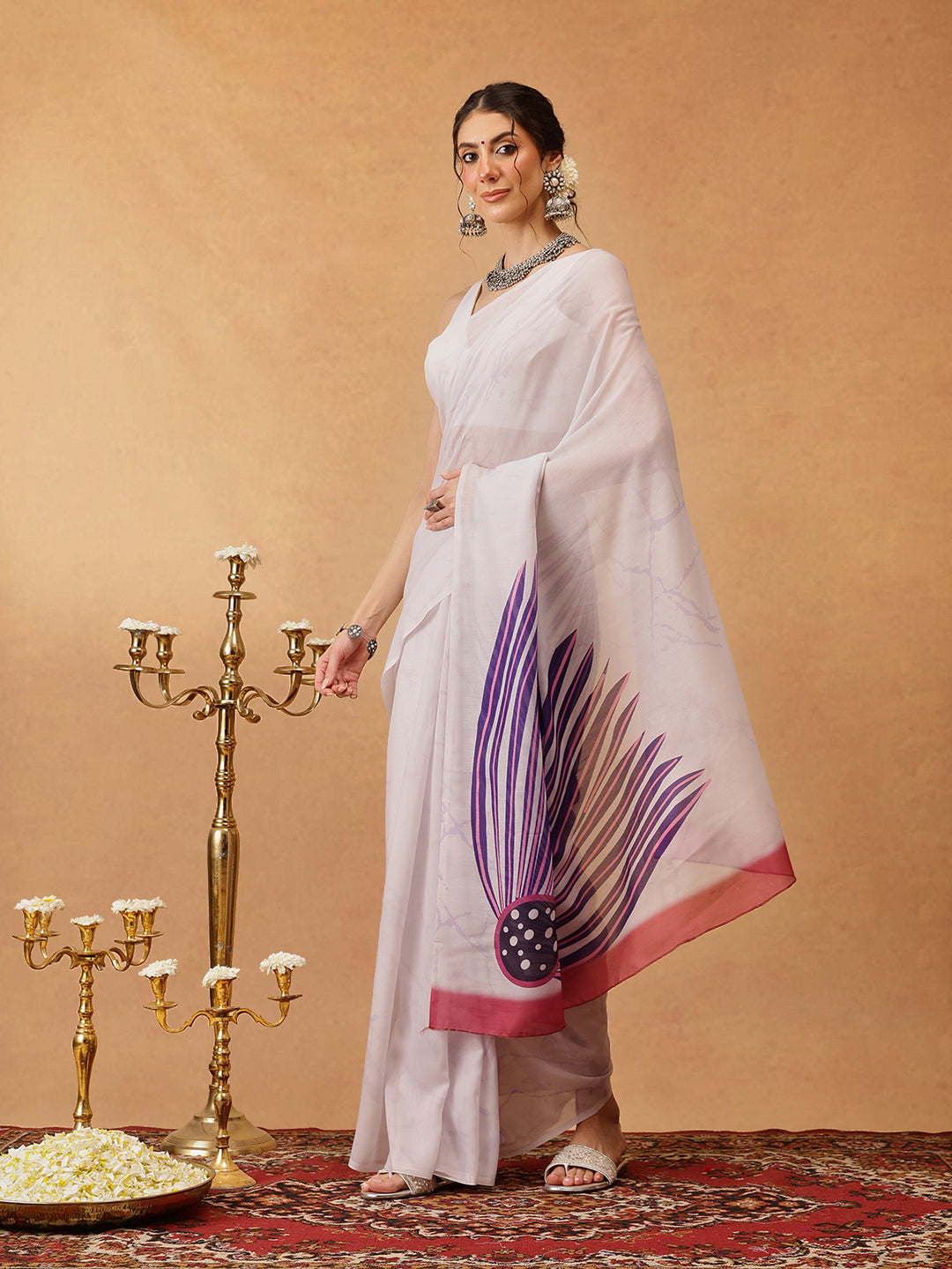 Hiral Fashion Off White Bollywood Mul Cotton Abstract Digital Printed Saree | Swadesiicart