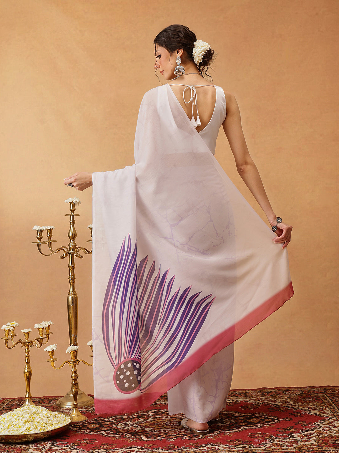Hiral Fashion Off White Bollywood Mul Cotton Abstract Digital Printed Saree | Swadesiicart