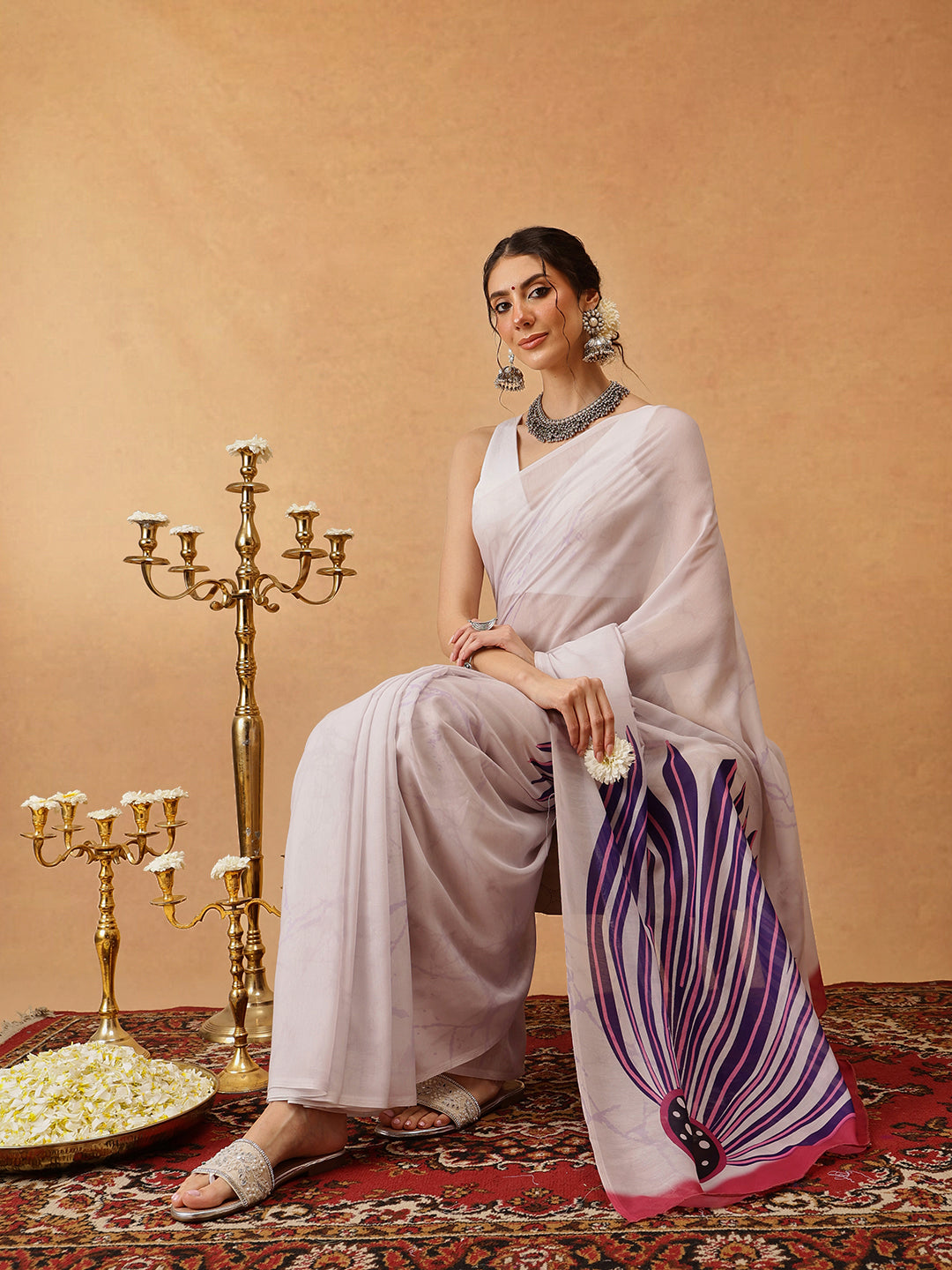 Hiral Fashion Off White Bollywood Mul Cotton Abstract Digital Printed Saree | Swadesiicart