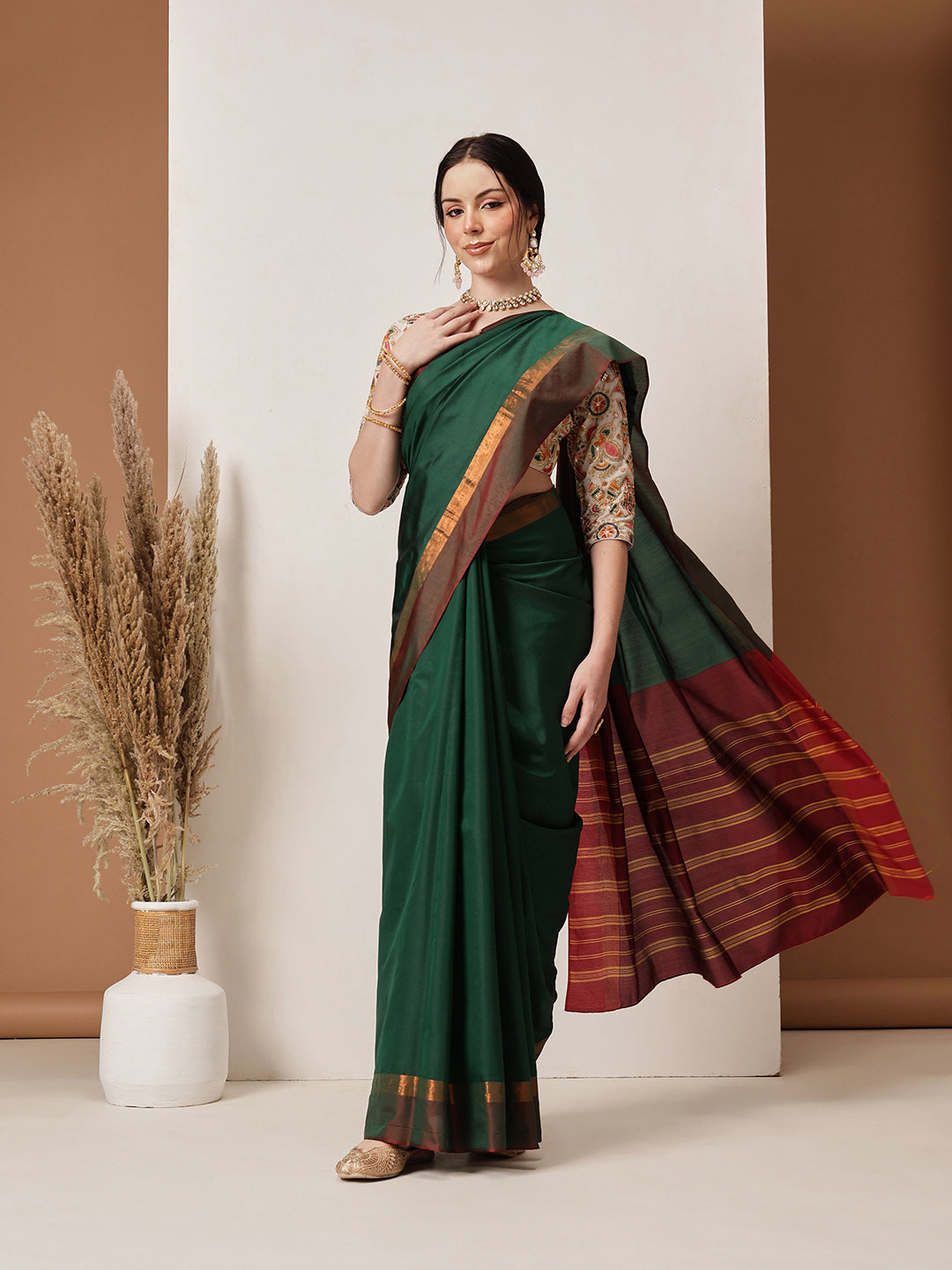 Hiral Fashion Green Banarasi Art Silk Solid Saree | Swadesiicart