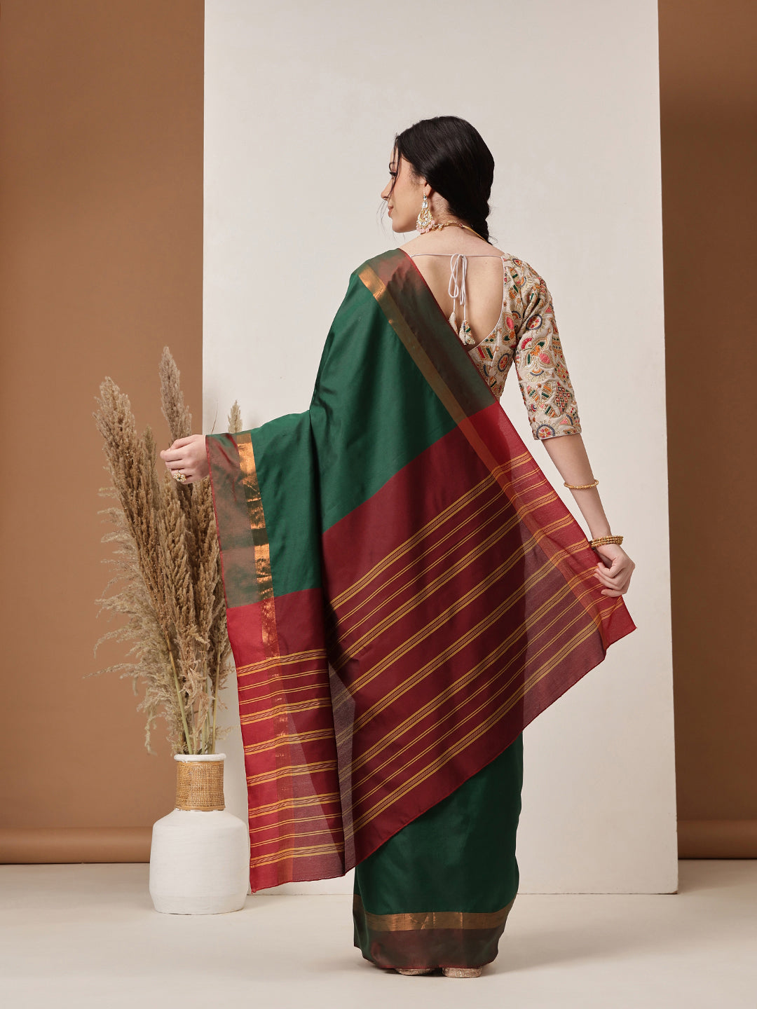 Hiral Fashion Green Banarasi Art Silk Solid Saree | Swadesiicart