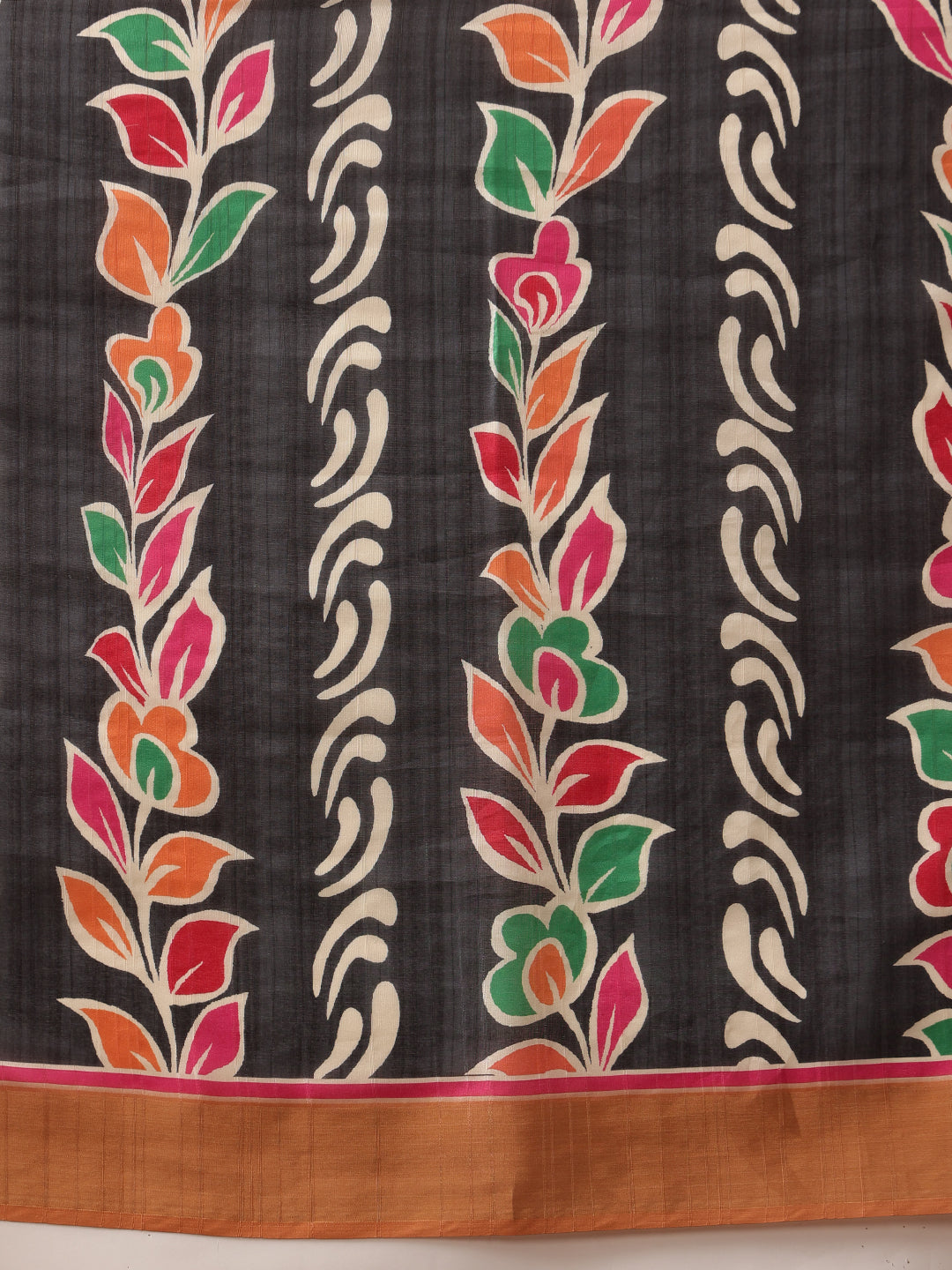 Hiral Fashion Black Banarasi Silk Blend Floral Digital Printed Saree | Swadesiicart