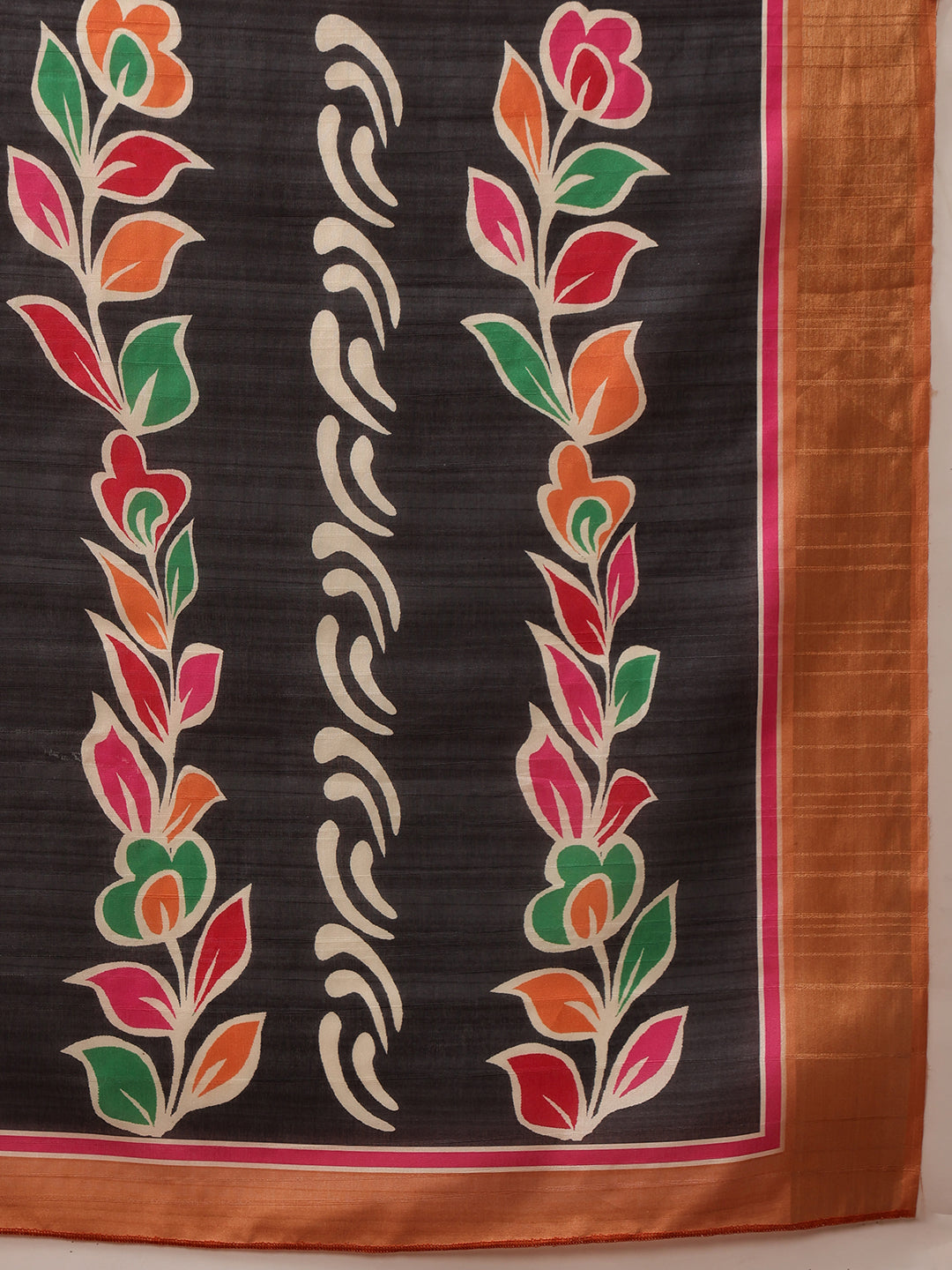 Hiral Fashion Black Banarasi Silk Blend Floral Digital Printed Saree | Swadesiicart