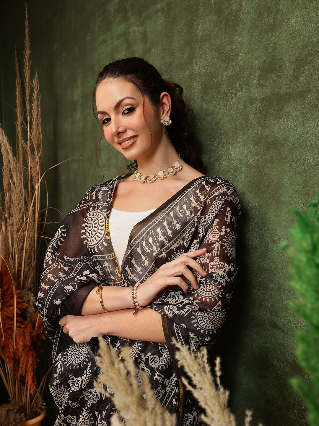 Hiral Fashion Black Chanderi Cotton Blend Abstract Digital Printed Saree | Swadesiicart