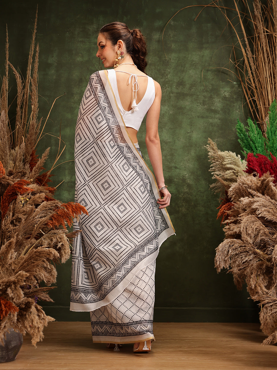 Hiral Fashion White Chanderi Cotton Blend Floral Digital Printed Saree | Swadesiicart