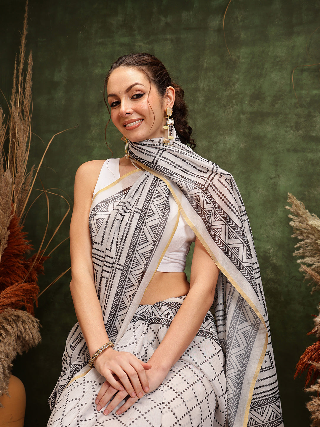 Hiral Fashion White Chanderi Cotton Blend Floral Digital Printed Saree | Swadesiicart