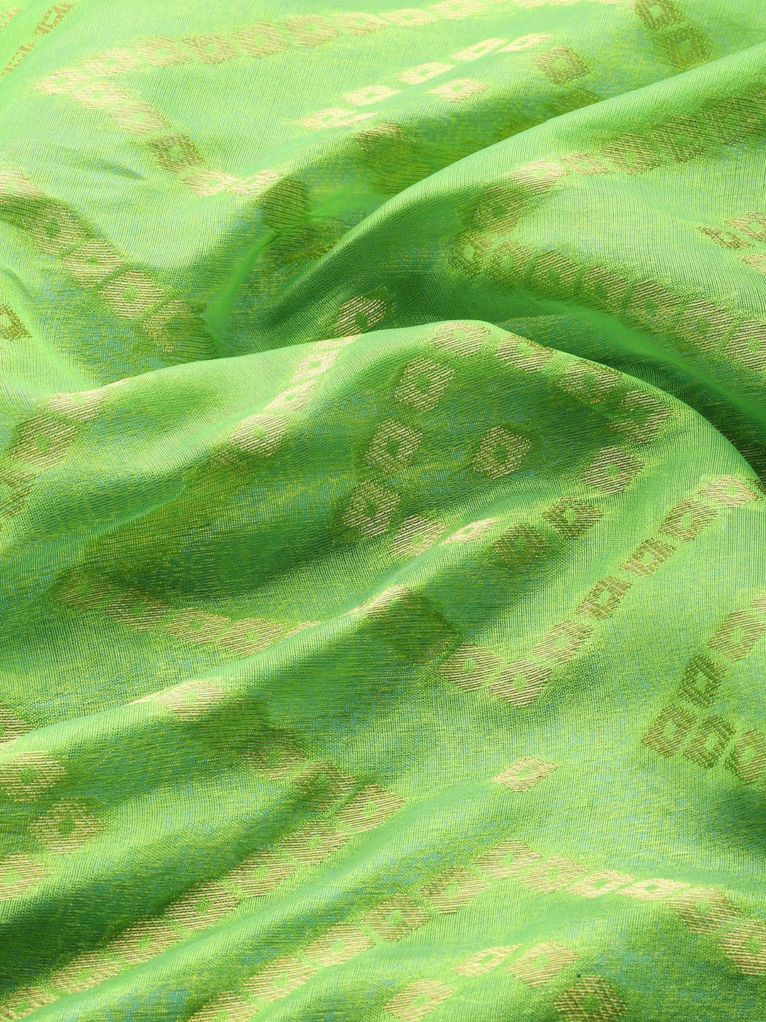 Green Silk Blend Woven Zari Design Geomatric Saree with Unstitched Blouse - Hiral Fashion | Swadesiicart