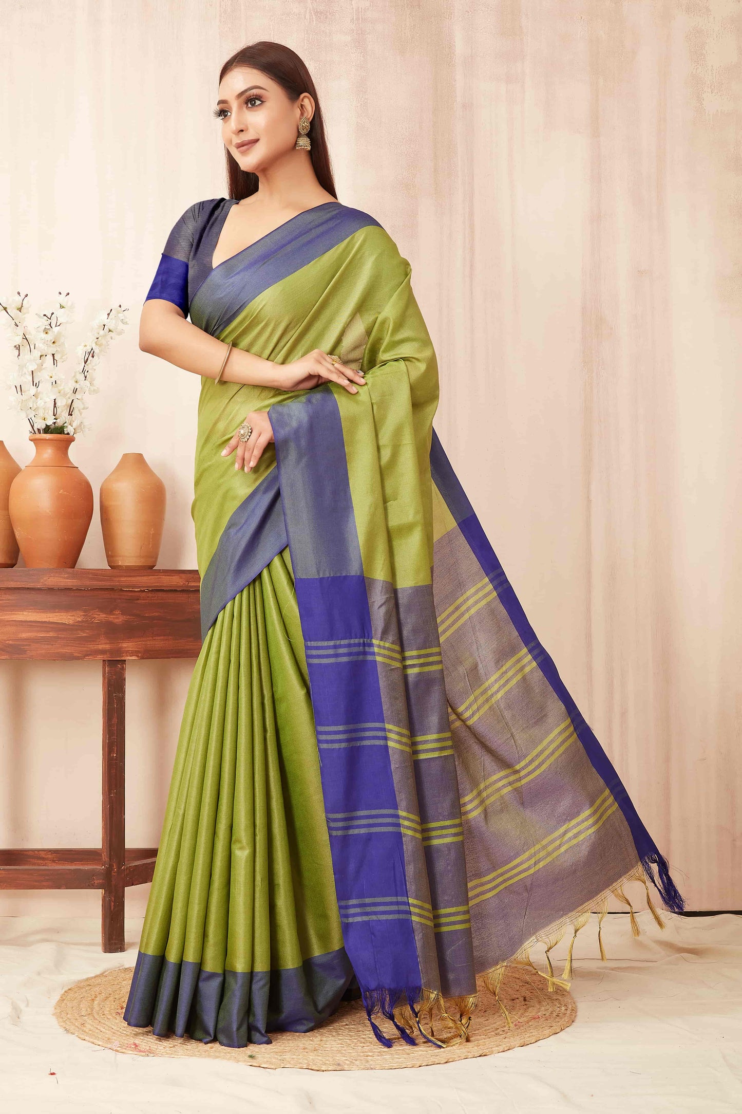 Hiral Fashion Green Banarasi Soft Silk Solid Saree | Swadesiicart