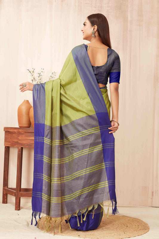Hiral Fashion Green Banarasi Soft Silk Solid Saree | Swadesiicart