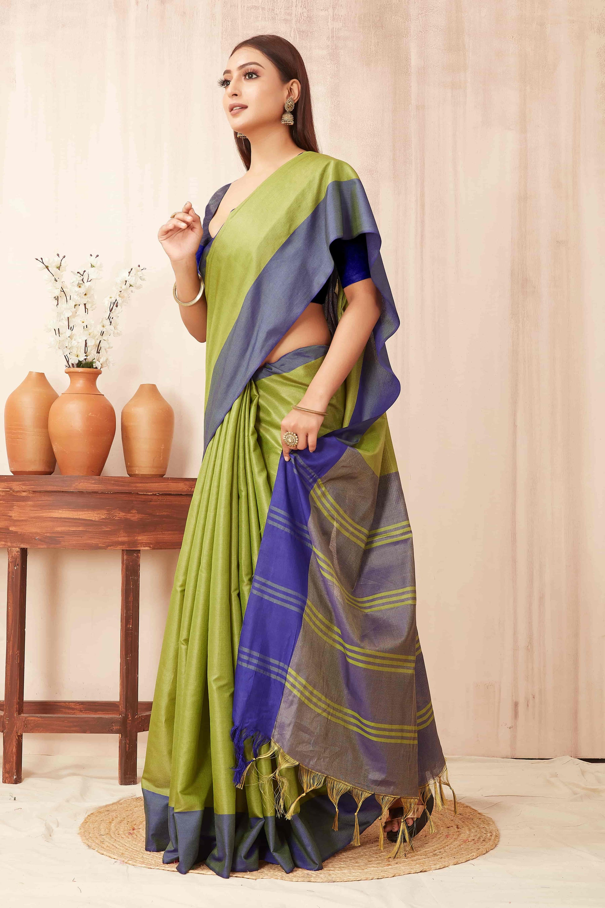 Hiral Fashion Green Banarasi Soft Silk Solid Saree | Swadesiicart