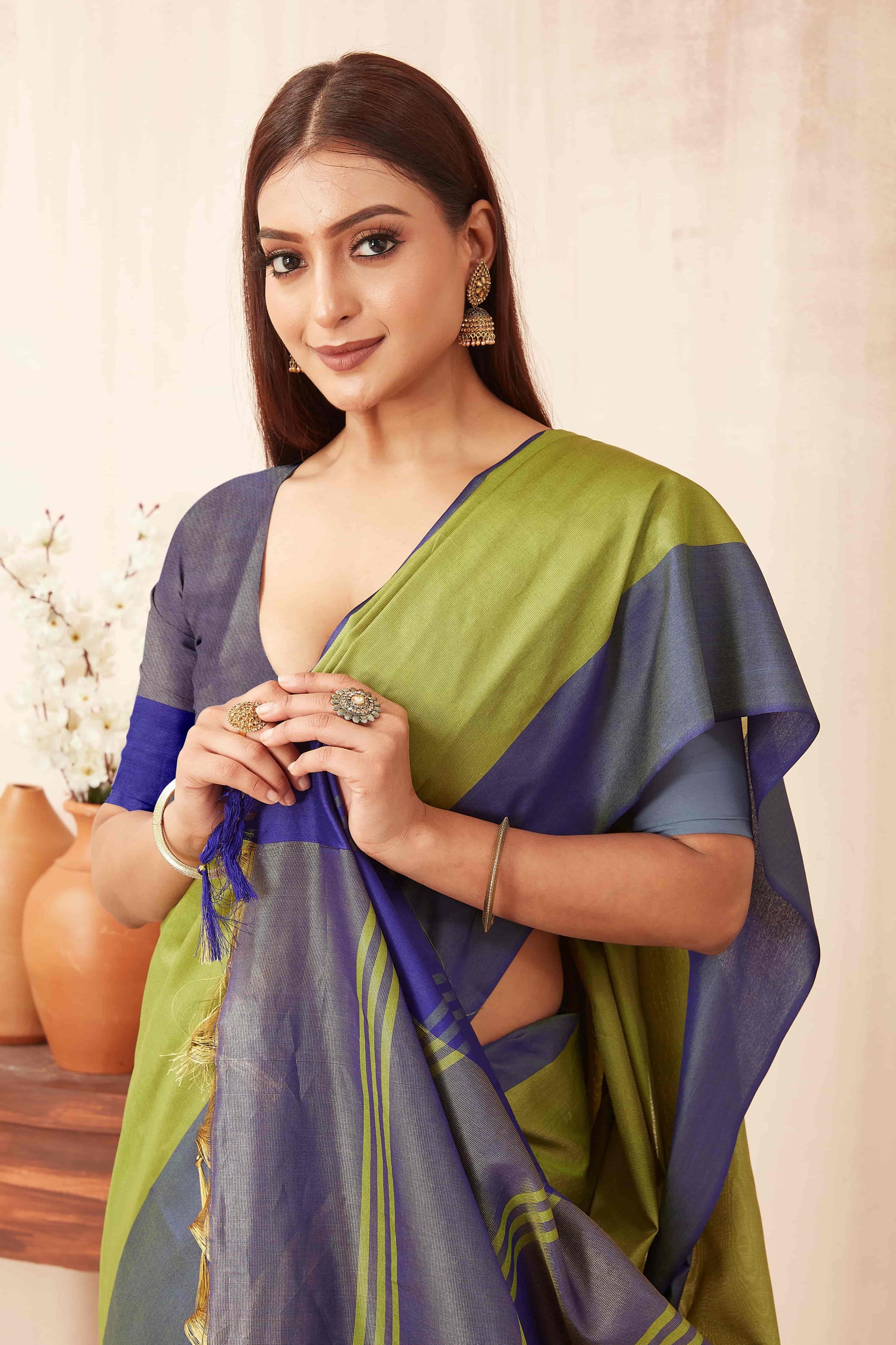 Hiral Fashion Green Banarasi Soft Silk Solid Saree | Swadesiicart