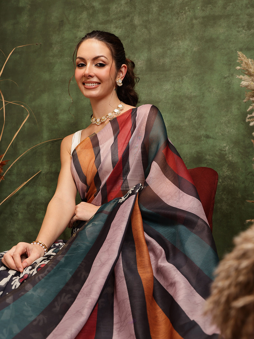 Hiral Fashion Black Cotton Silk Abstract Digital Printed Saree | Swadesiicart
