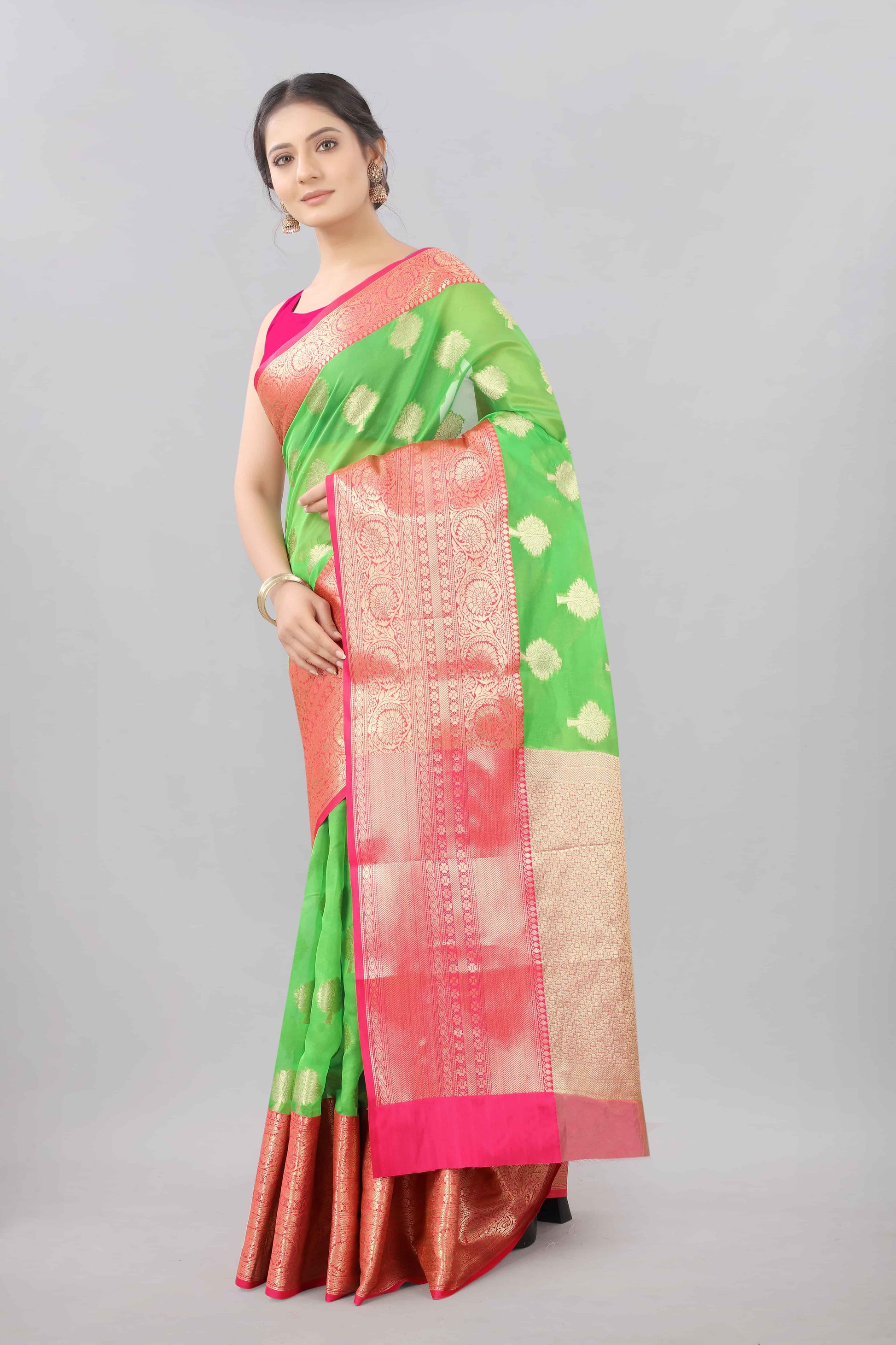 Hiral Fashion Green Banarasi Silk Blend Floral Woven Design Saree | Swadesiicart