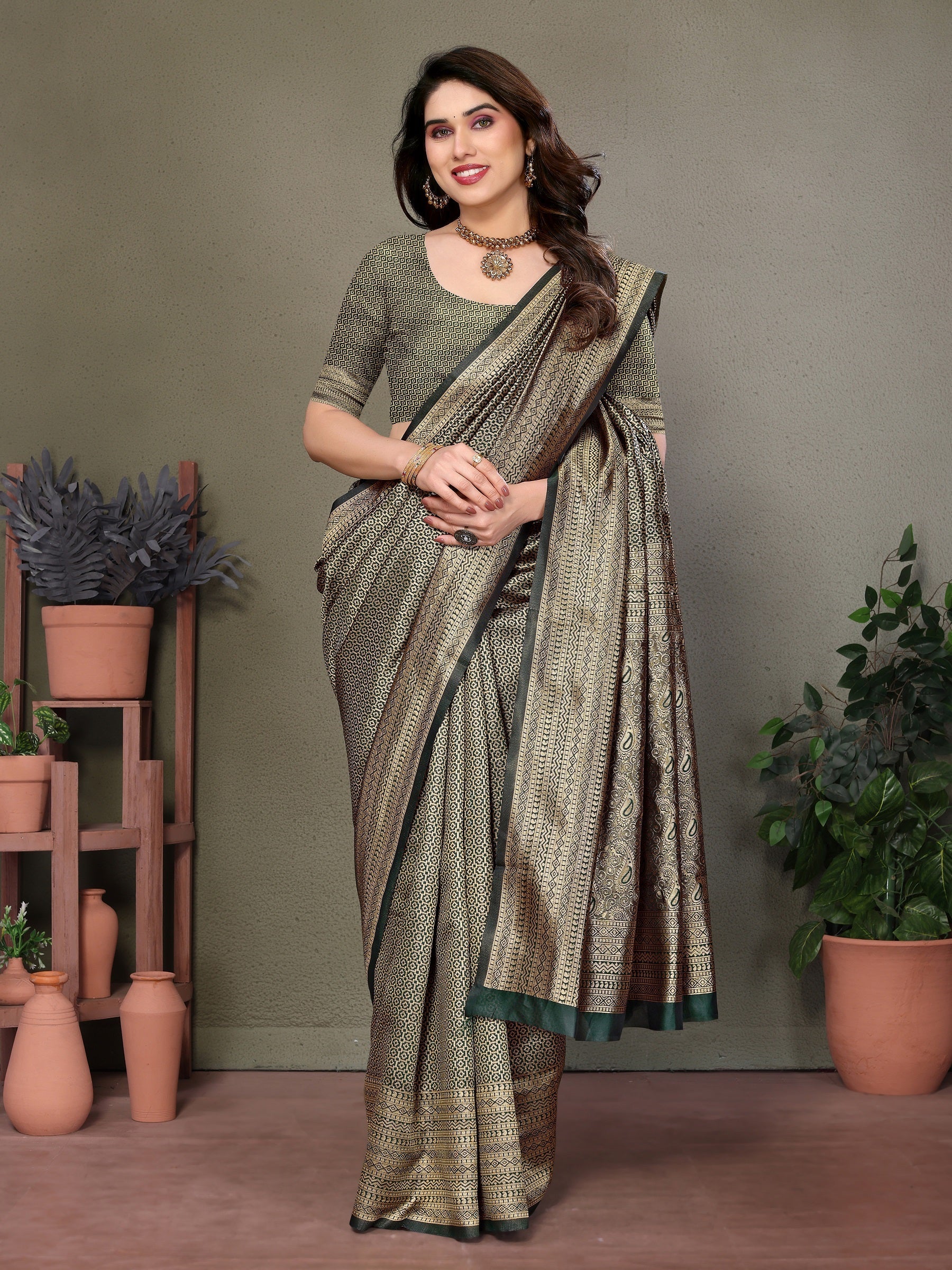Vedant Vastram Litchi Silk Banarasi Silk Saree - Bottle Green | Swadesiicart
