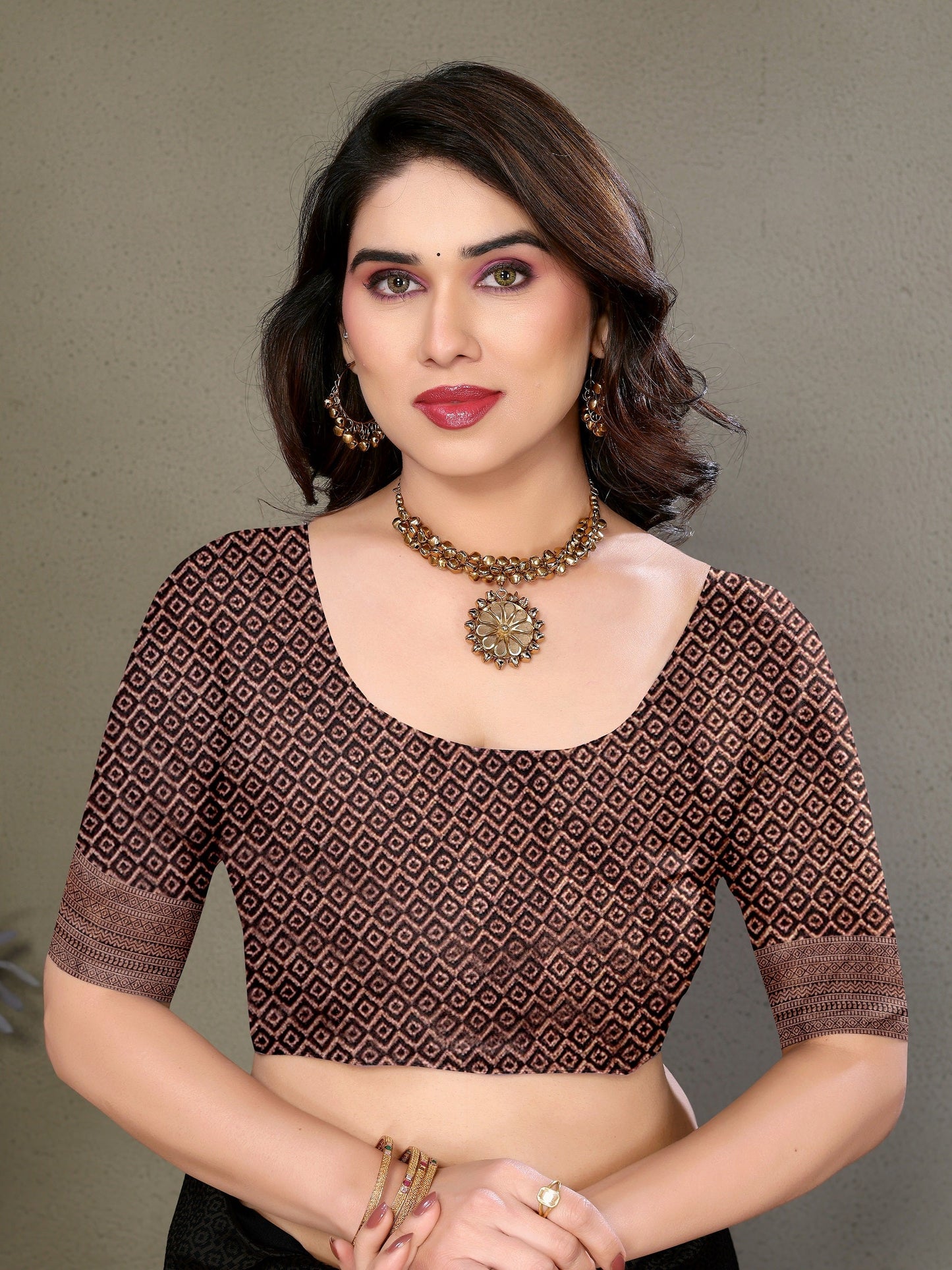 Vedant Vastram Litchi Silk Banarasi Silk Saree - Black | Swadesiicart