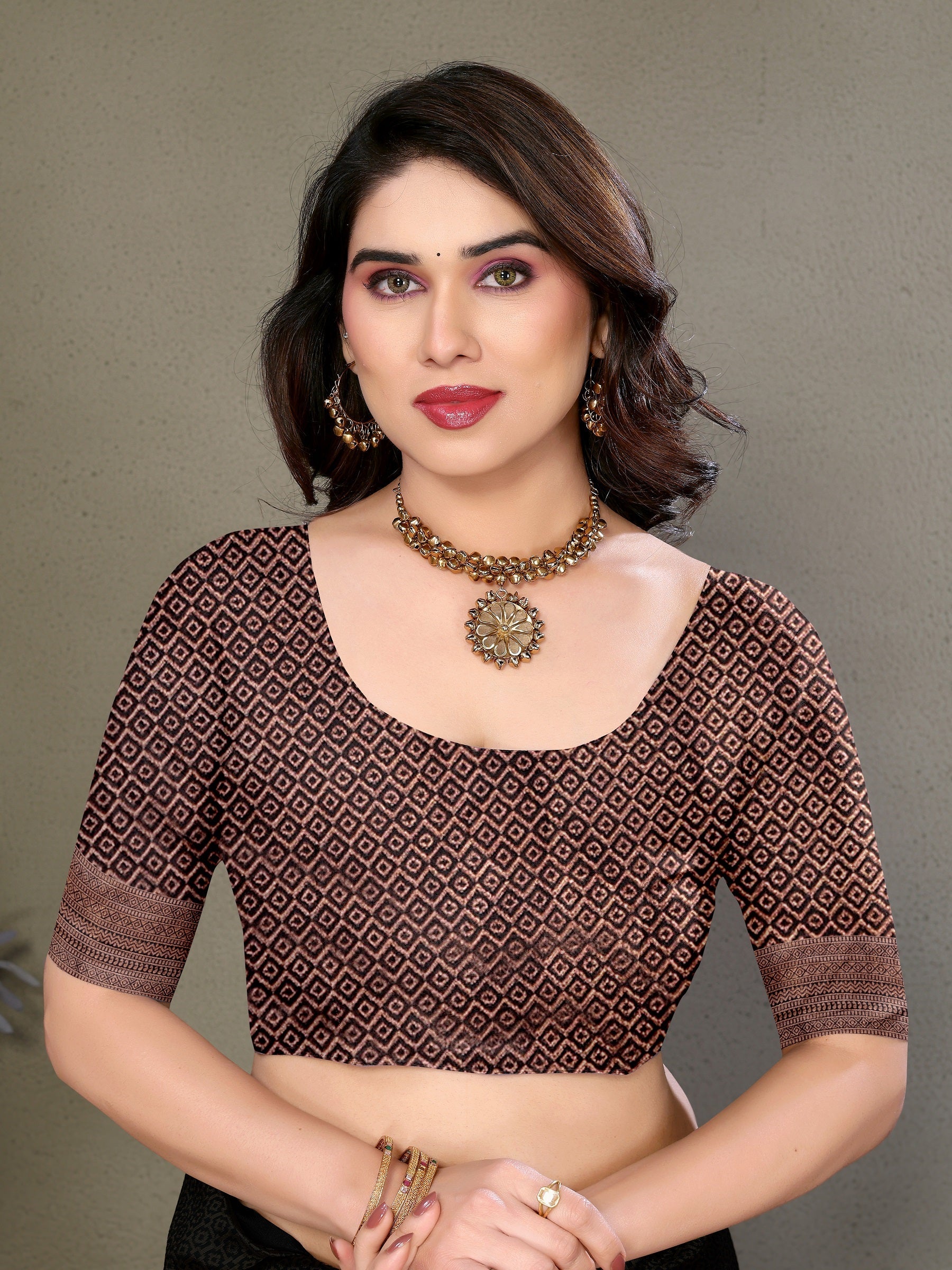 Vedant Vastram Litchi Silk Banarasi Silk Saree - Black | Swadesiicart