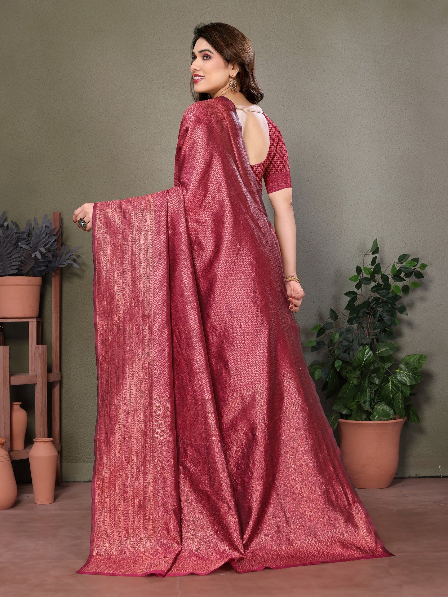 Vedant Vastram Litchi Silk Banarasi Silk Saree - Maroon | Swadesiicart