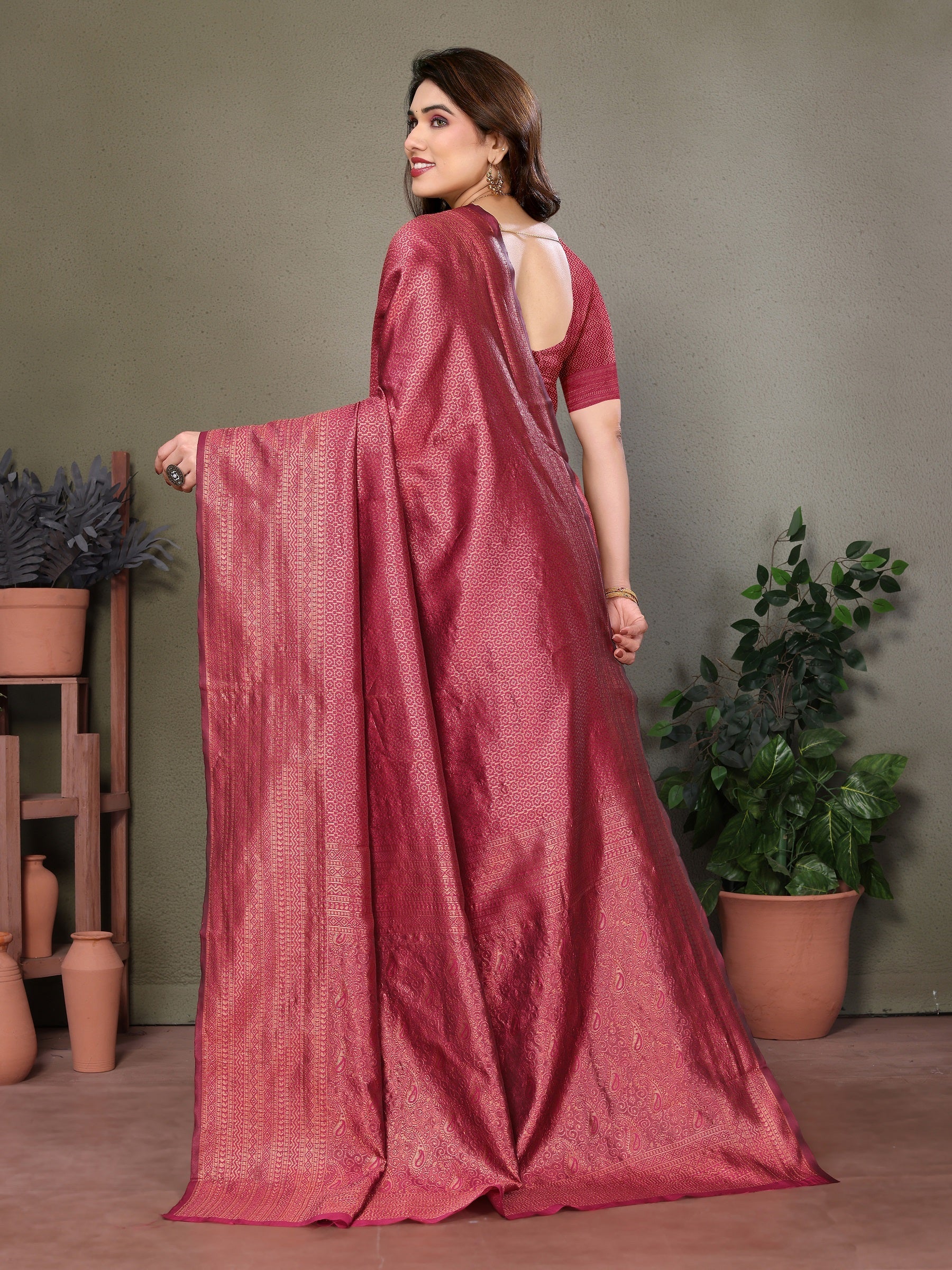 Vedant Vastram Litchi Silk Banarasi Silk Saree - Maroon | Swadesiicart