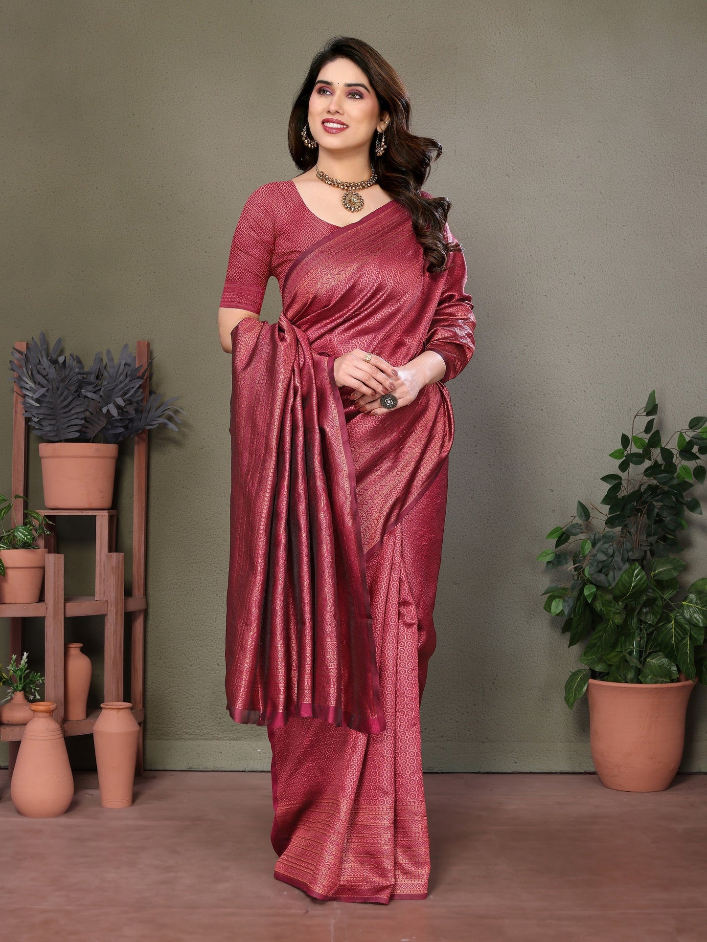 Vedant Vastram Litchi Silk Banarasi Silk Saree - Maroon | Swadesiicart