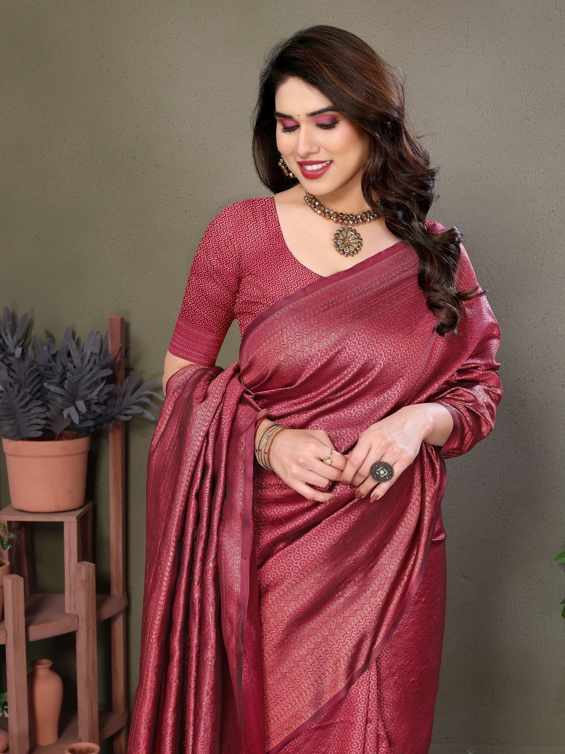 Vedant Vastram Litchi Silk Banarasi Silk Saree - Maroon | Swadesiicart