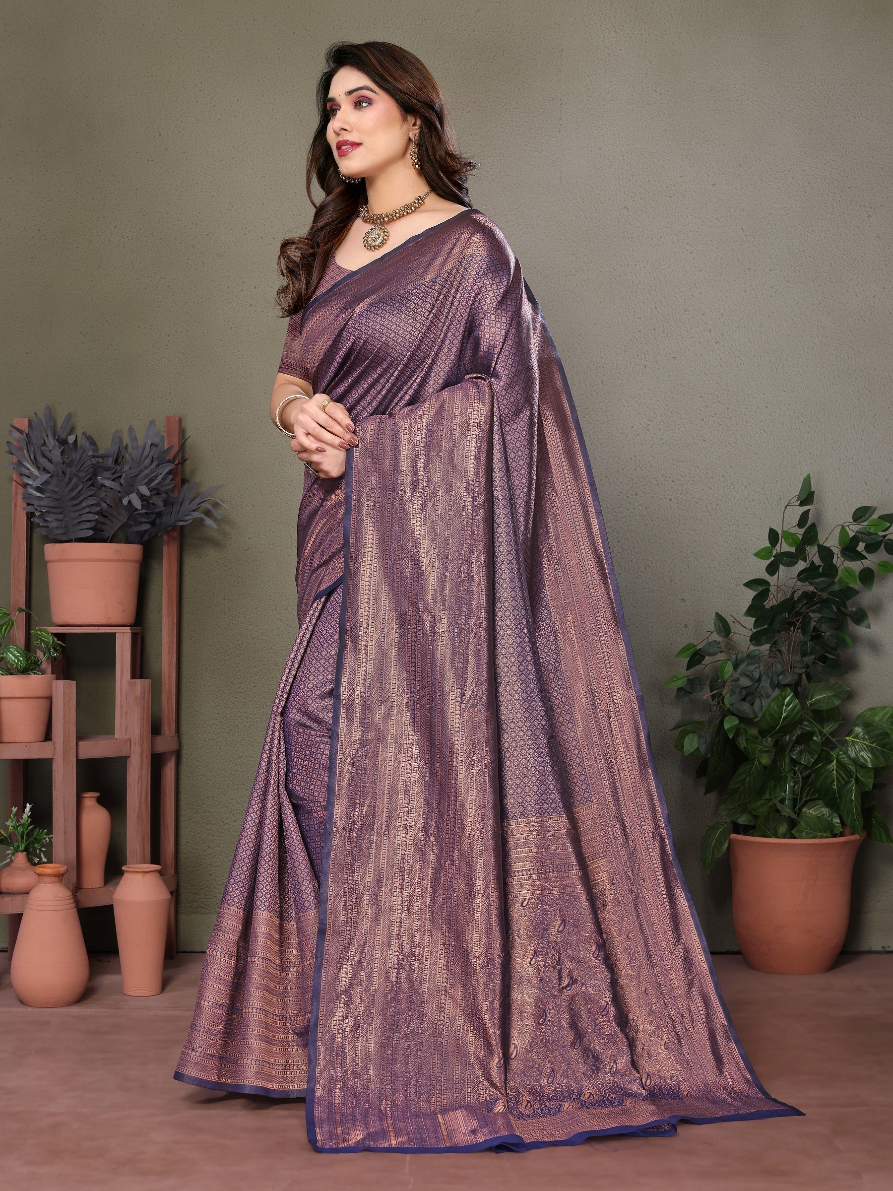 Vedant Vastram Litchi Silk Banarasi Silk Saree - Navy | Swadesiicart