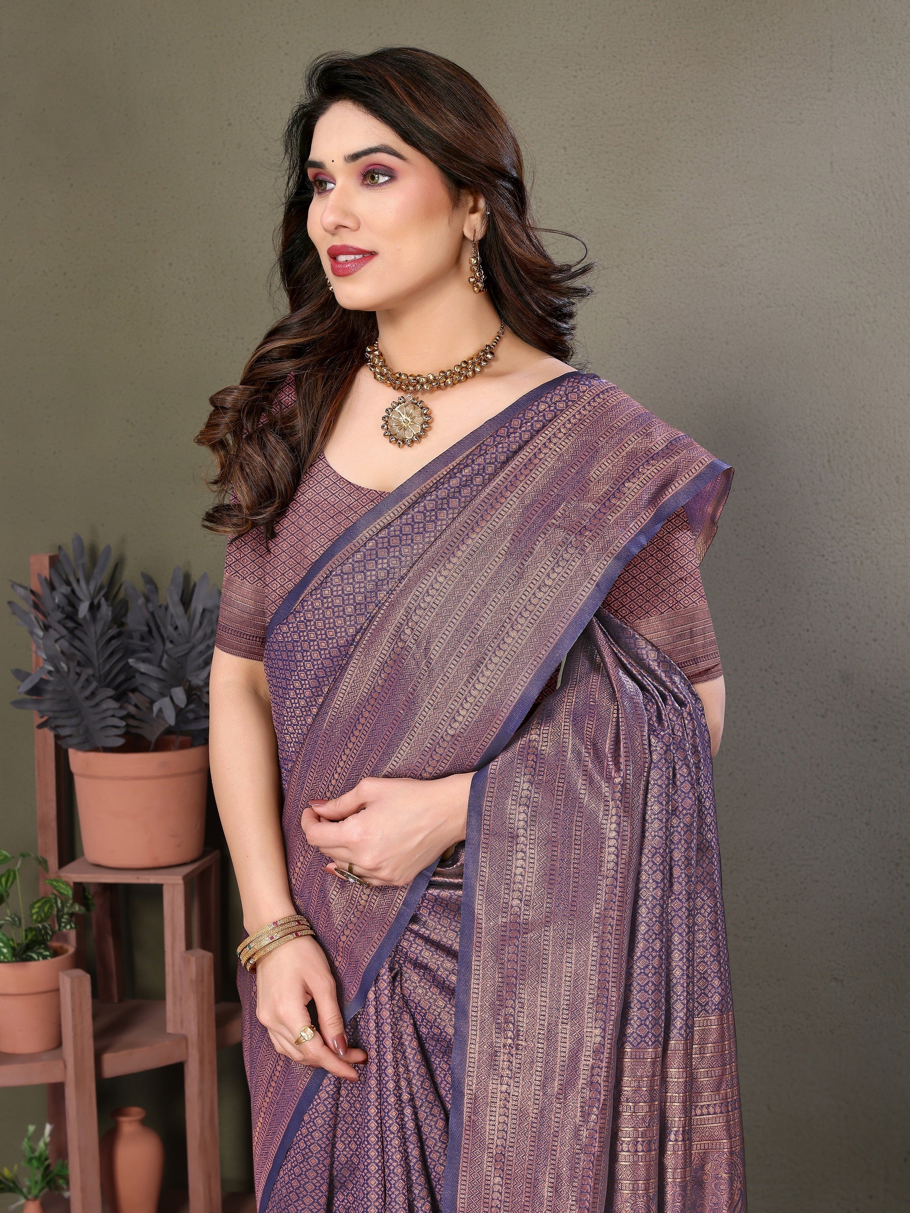 Vedant Vastram Litchi Silk Banarasi Silk Saree - Navy | Swadesiicart