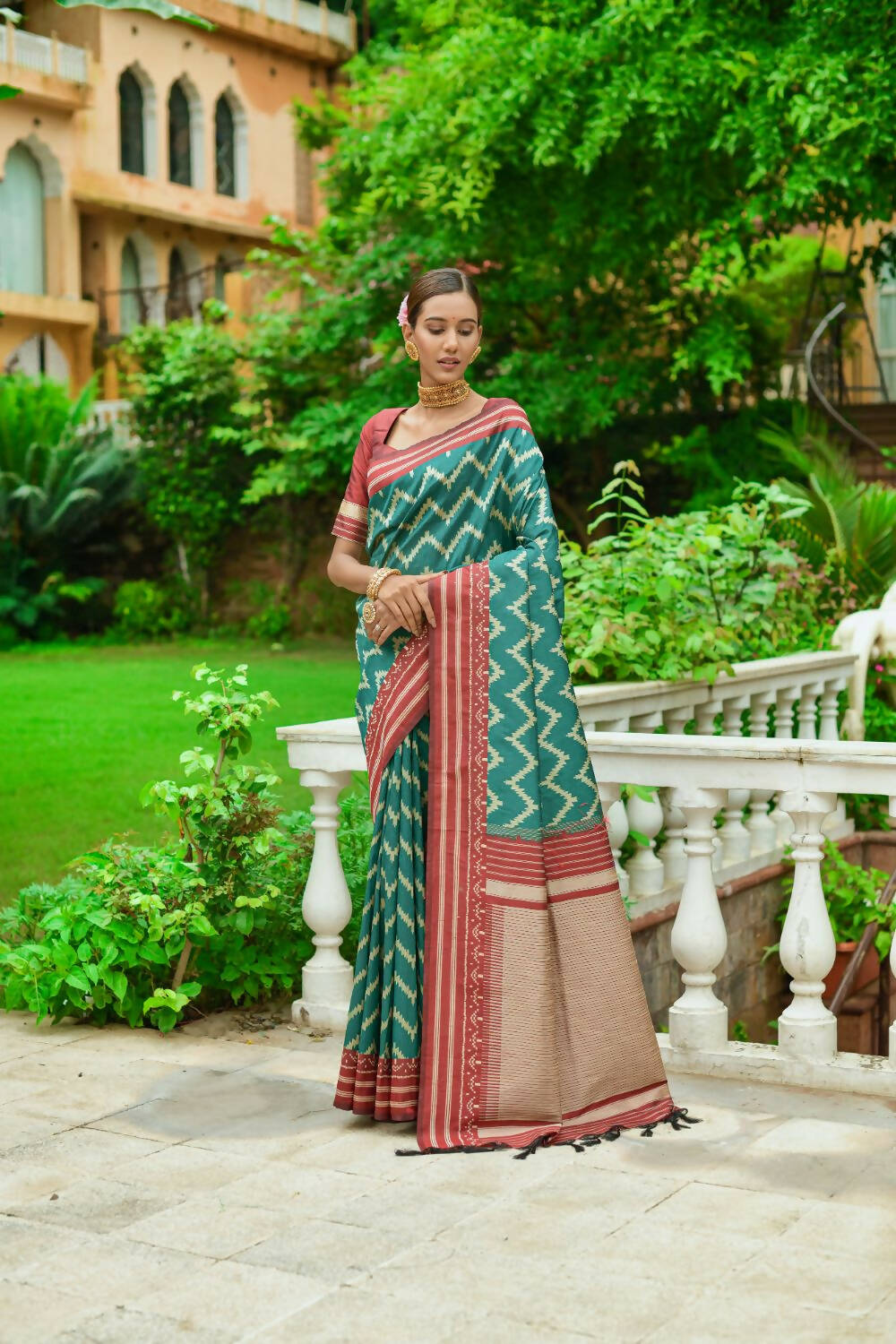 Vishnu Weaves Women's Teal Handloom Raw Silk Zari Woven Saree with Blouse - Swadesiicart